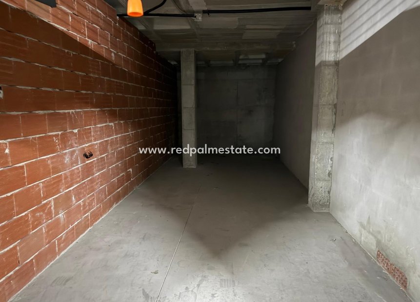  - Aparcamiento -
Orihuela Costa - Playa Flamenca