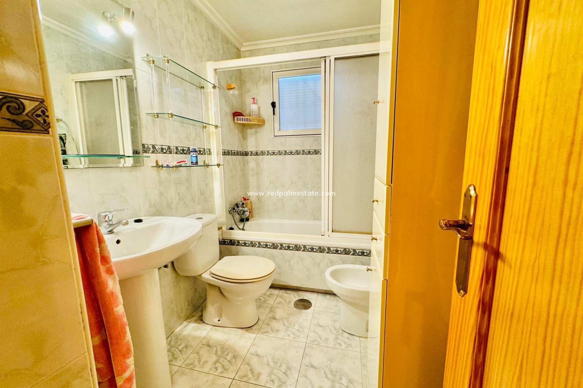 Återförsäljning - Apartamento -
Torrevieja - Playa del Acequión