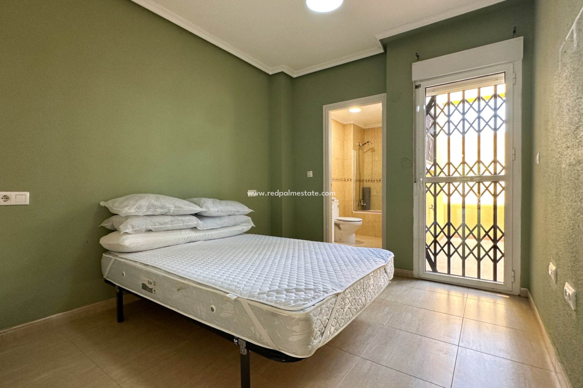 Återförsäljning - Bungalow -
Daya Nueva - Costa Blanca