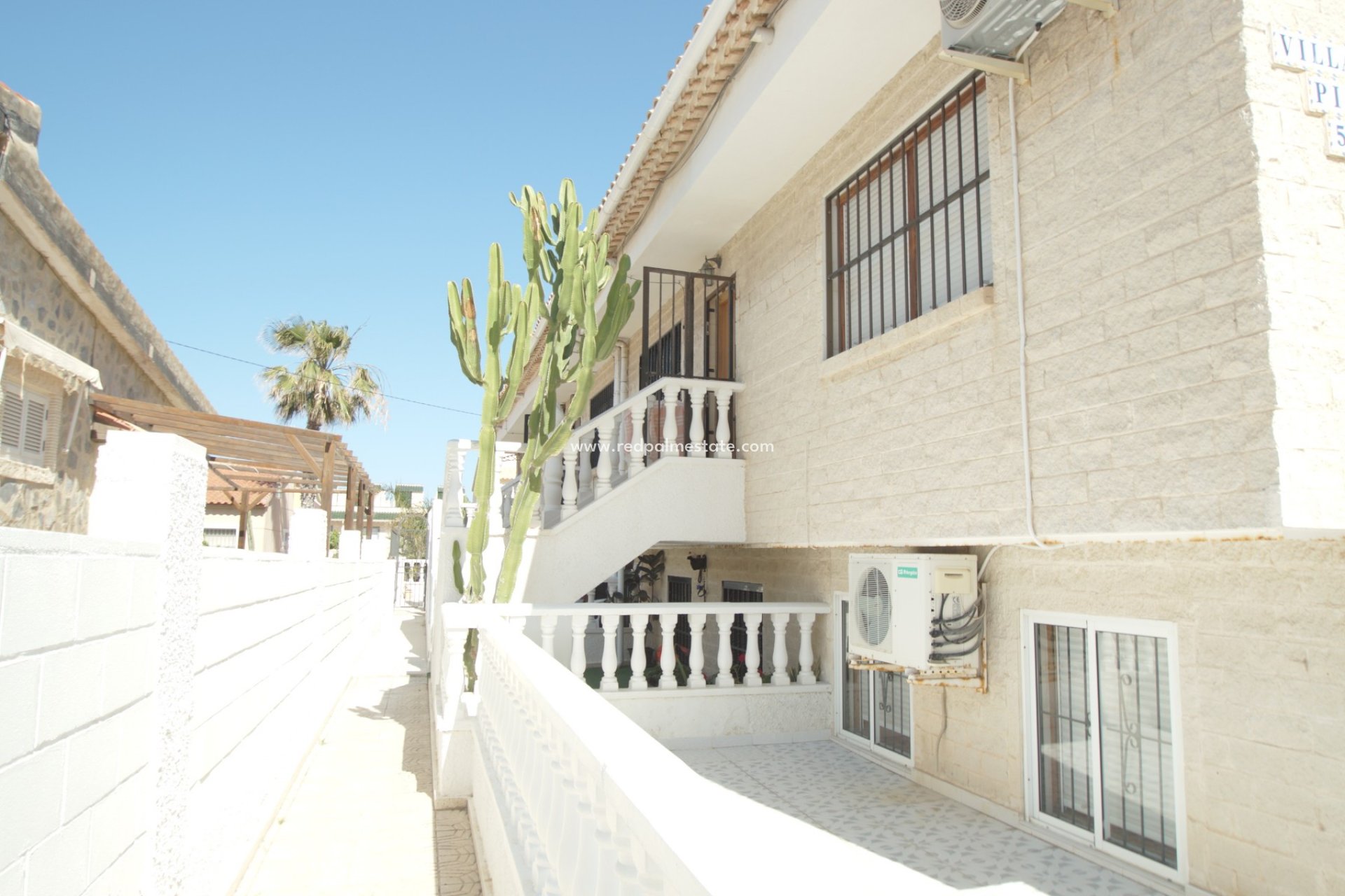 Återförsäljning - Bungalow -
La Mata - Costa Blanca