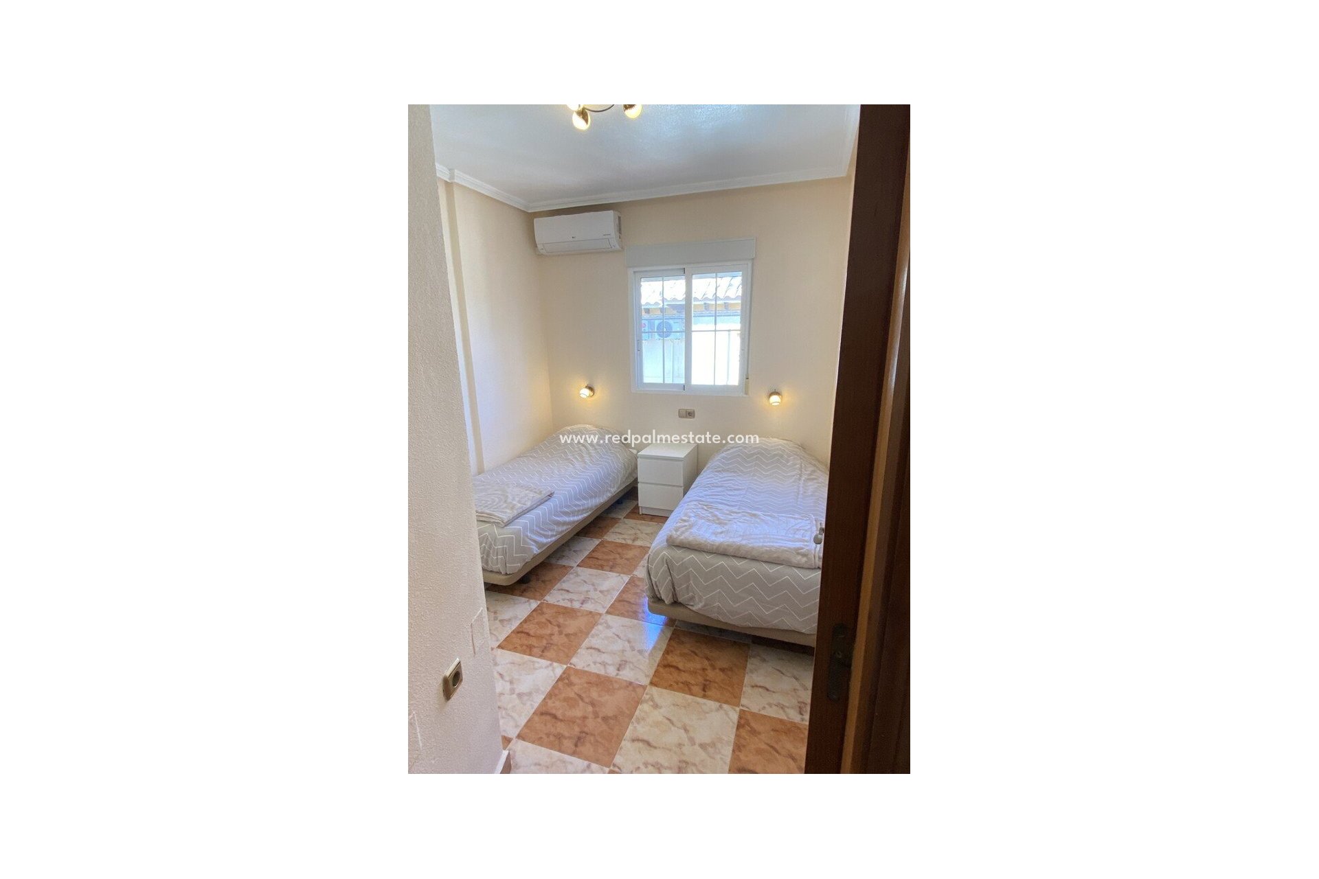 Återförsäljning - Bungalow -
Orihuela Costa - Costa Blanca