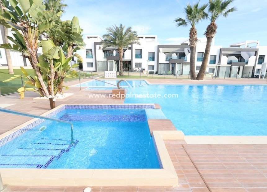 Återförsäljning - Bungalow -
Orihuela Costa - La Zenia