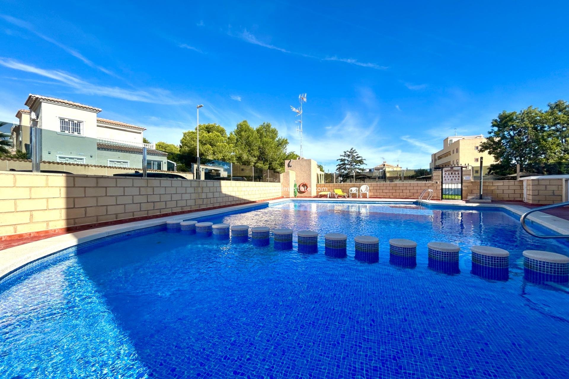Återförsäljning - Bungalow -
Orihuela Costa - Lomas De Don Juan