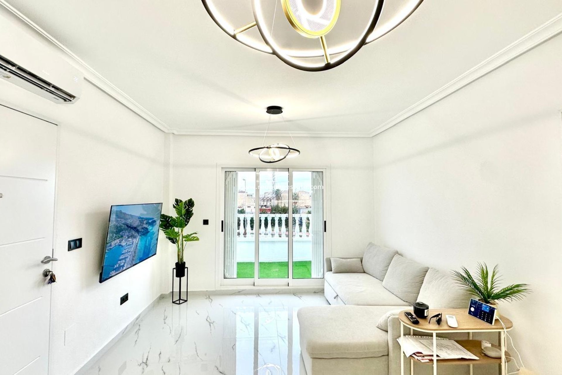 Återförsäljning - Bungalow -
Orihuela Costa - Playa Flamenca