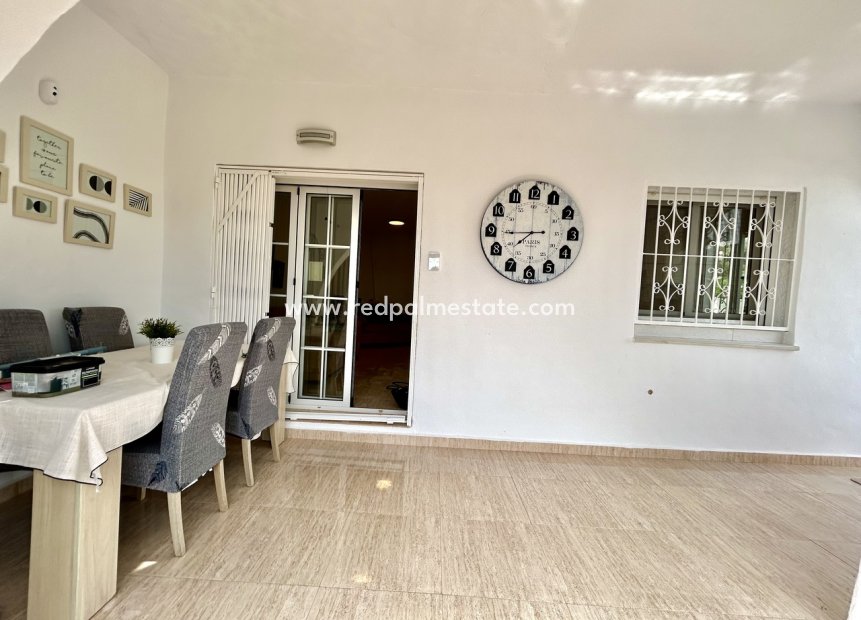 Återförsäljning - Bungalow -
Orihuela Costa - Villamartín