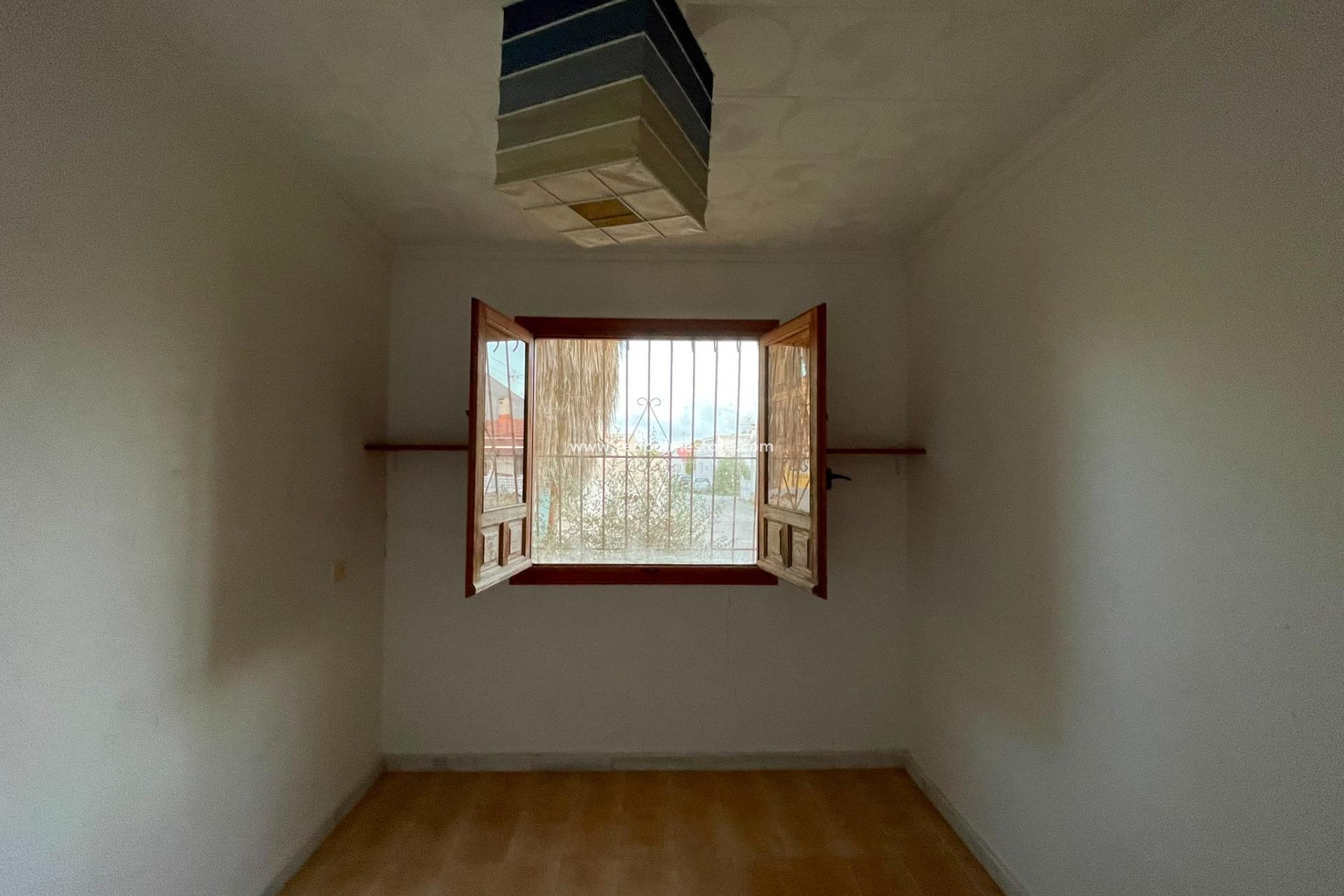 Återförsäljning - Bungalow -
San Fulgencio - La Marina