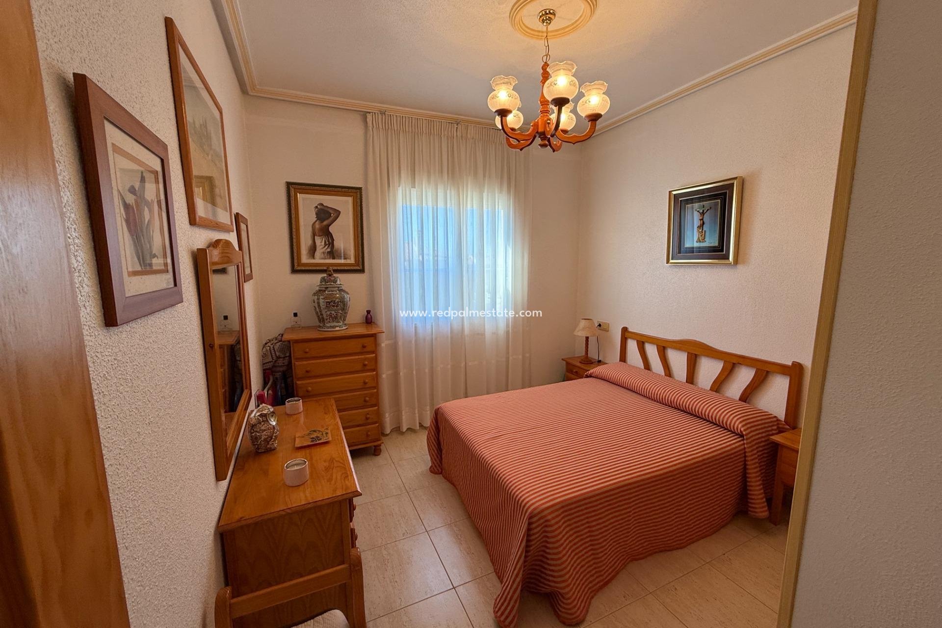 Återförsäljning - Bungalow -
Torrevieja - Aguas Nueva