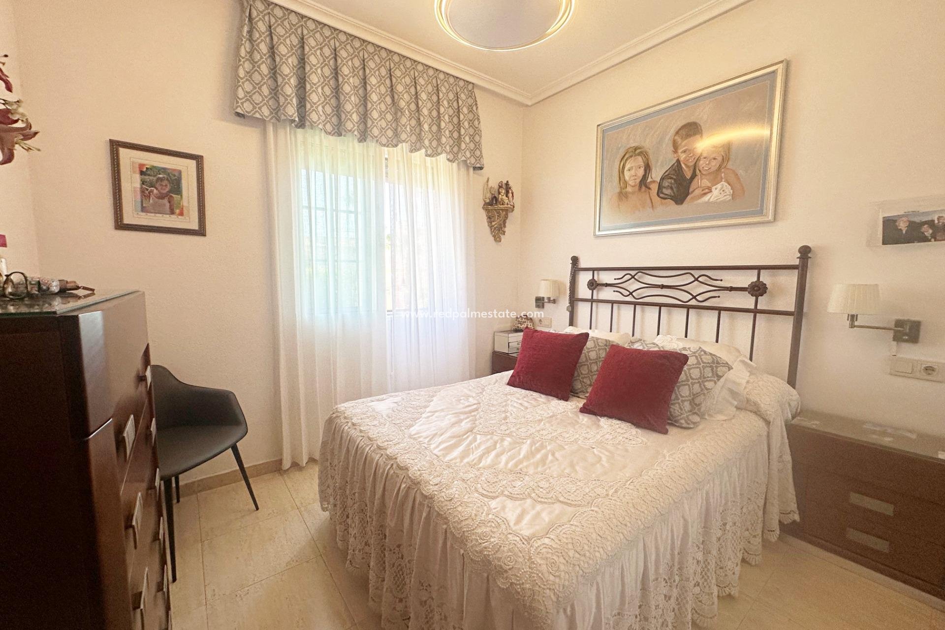 Återförsäljning - Bungalow -
Torrevieja - Aguas Nuevas
