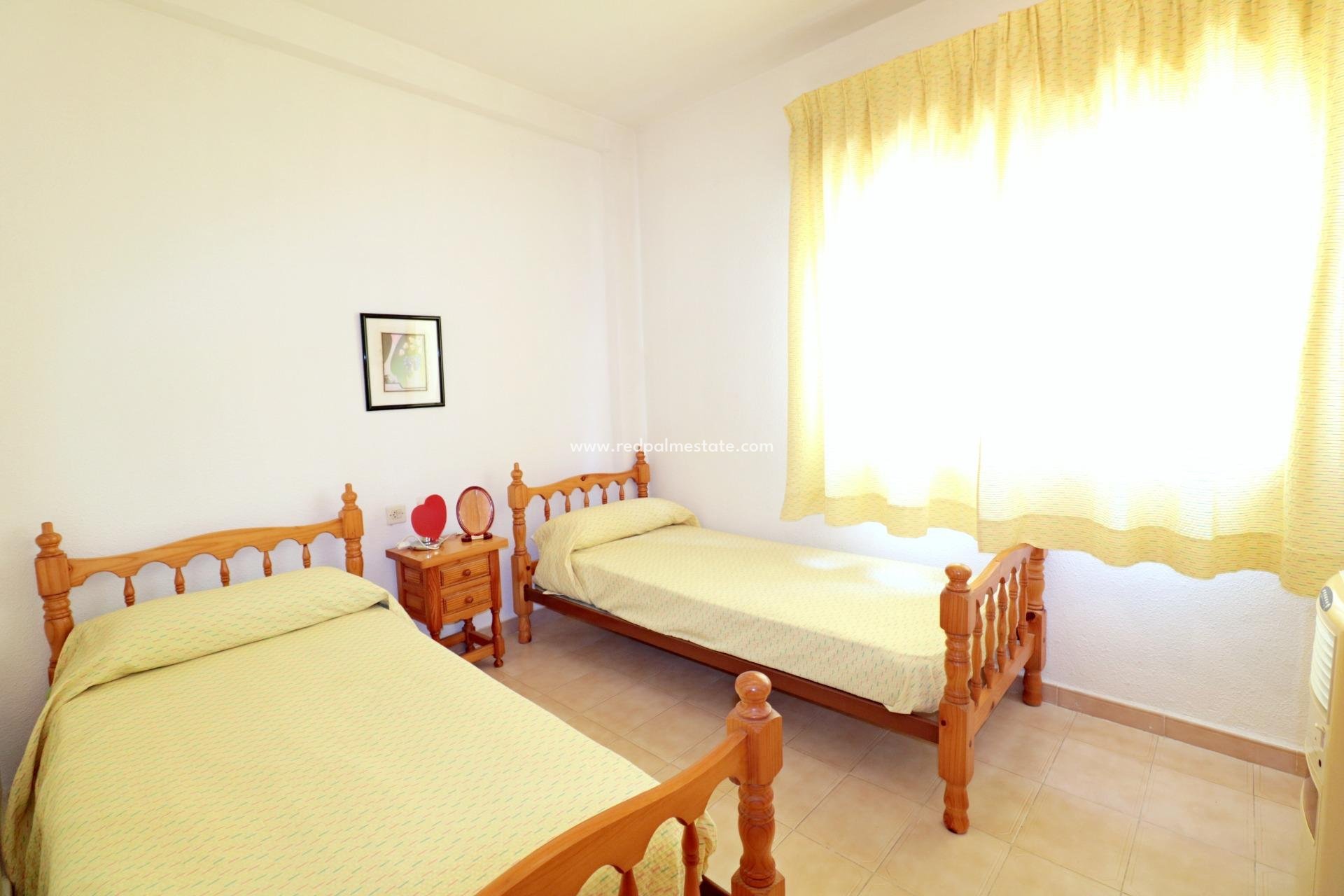 Återförsäljning - Bungalow -
Torrevieja - El Acequión - Los Náufragos
