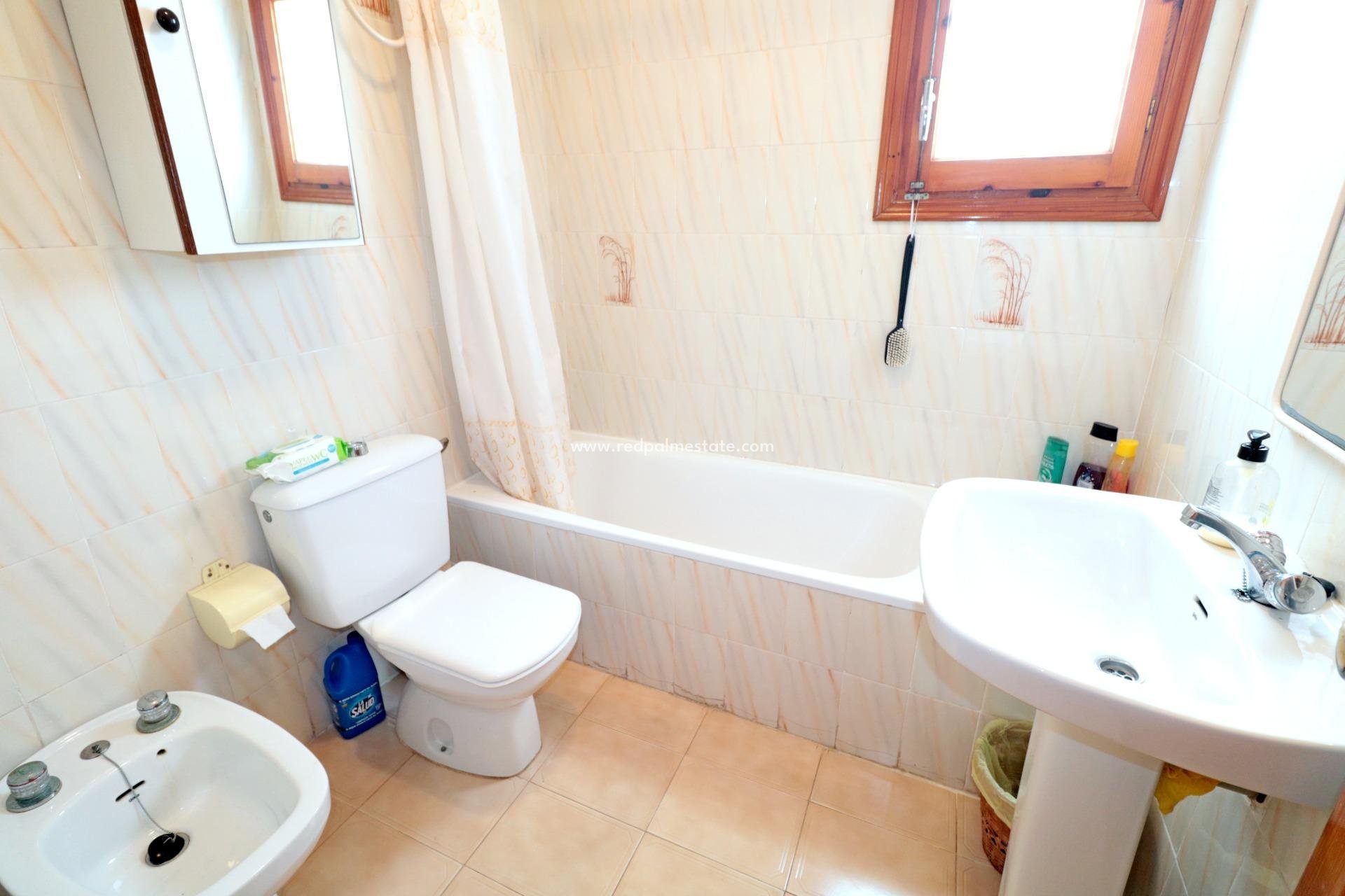 Återförsäljning - Bungalow -
Torrevieja - El Acequión - Los Náufragos
