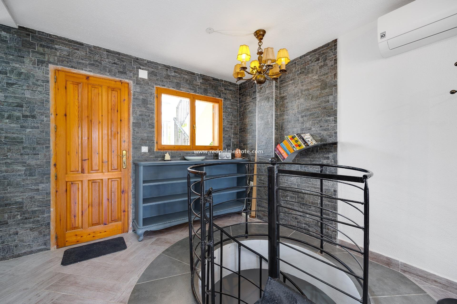 Återförsäljning - Bungalow -
Torrevieja - La Mata