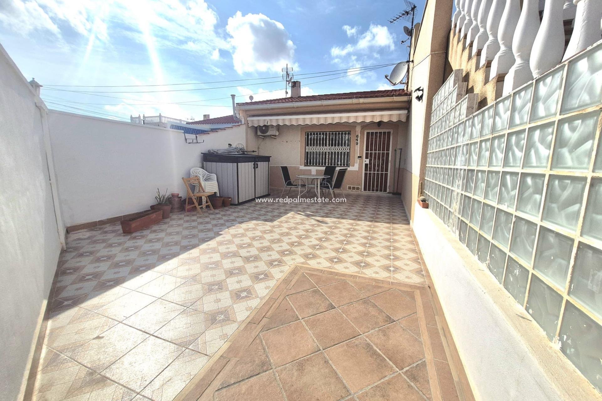 Återförsäljning - Bungalow -
Torrevieja - La Siesta - El Salado - Torreta