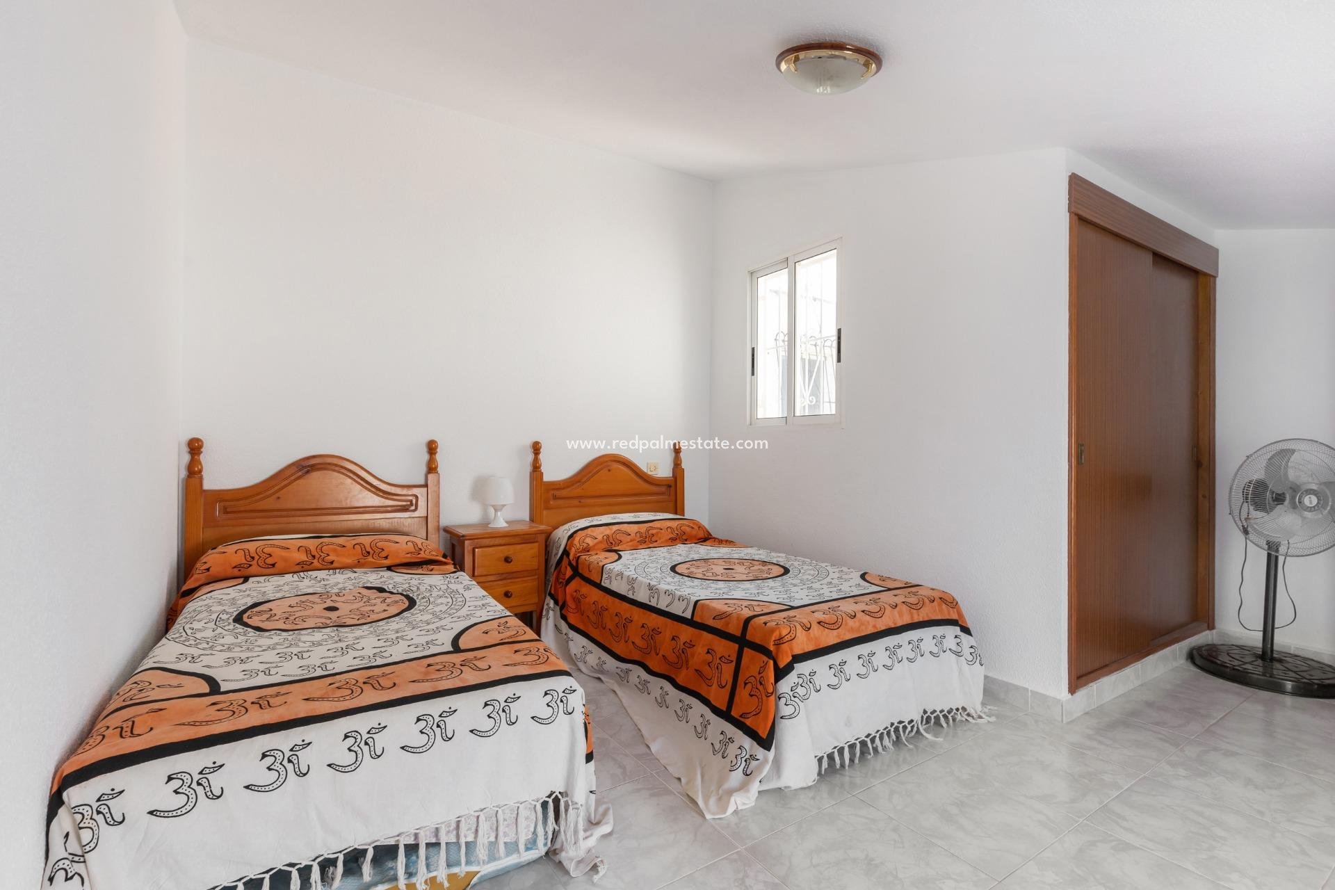 Återförsäljning - Bungalow -
Torrevieja - La Siesta - El Salado -  Torreta