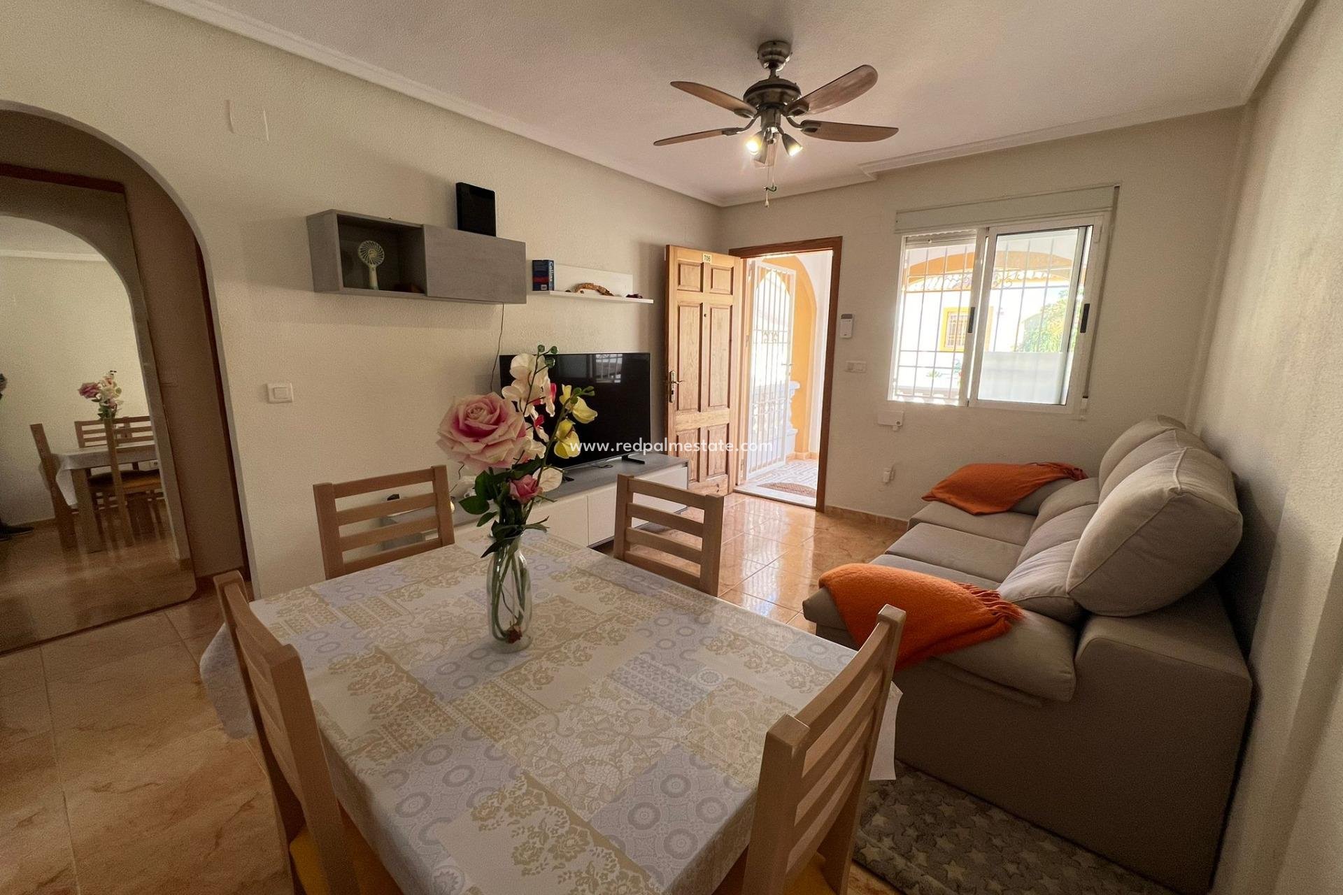 Återförsäljning - Bungalow -
Torrevieja - La Siesta - El Salado -  Torreta