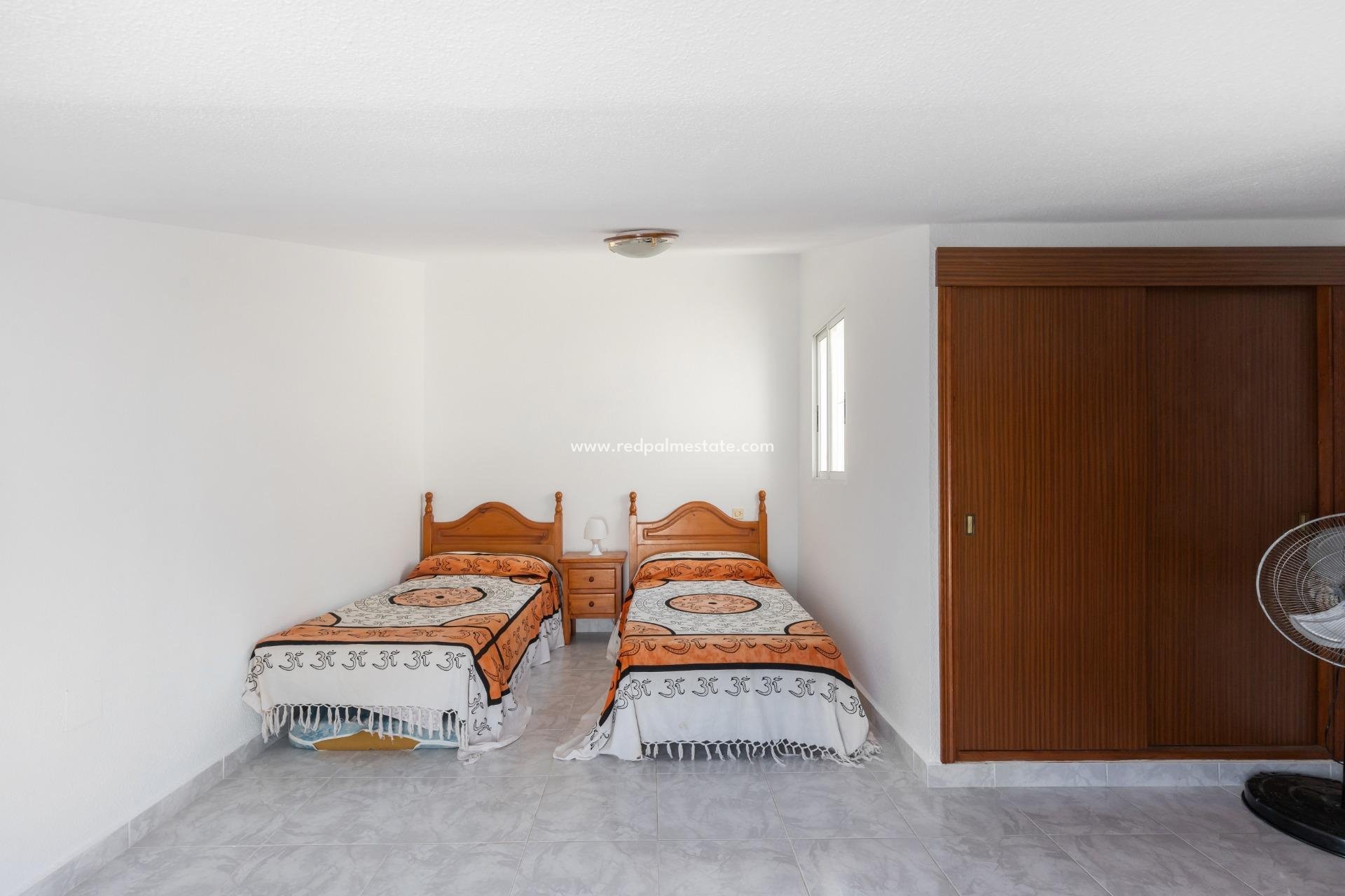 Återförsäljning - Bungalow -
Torrevieja - La Siesta - El Salado -  Torreta