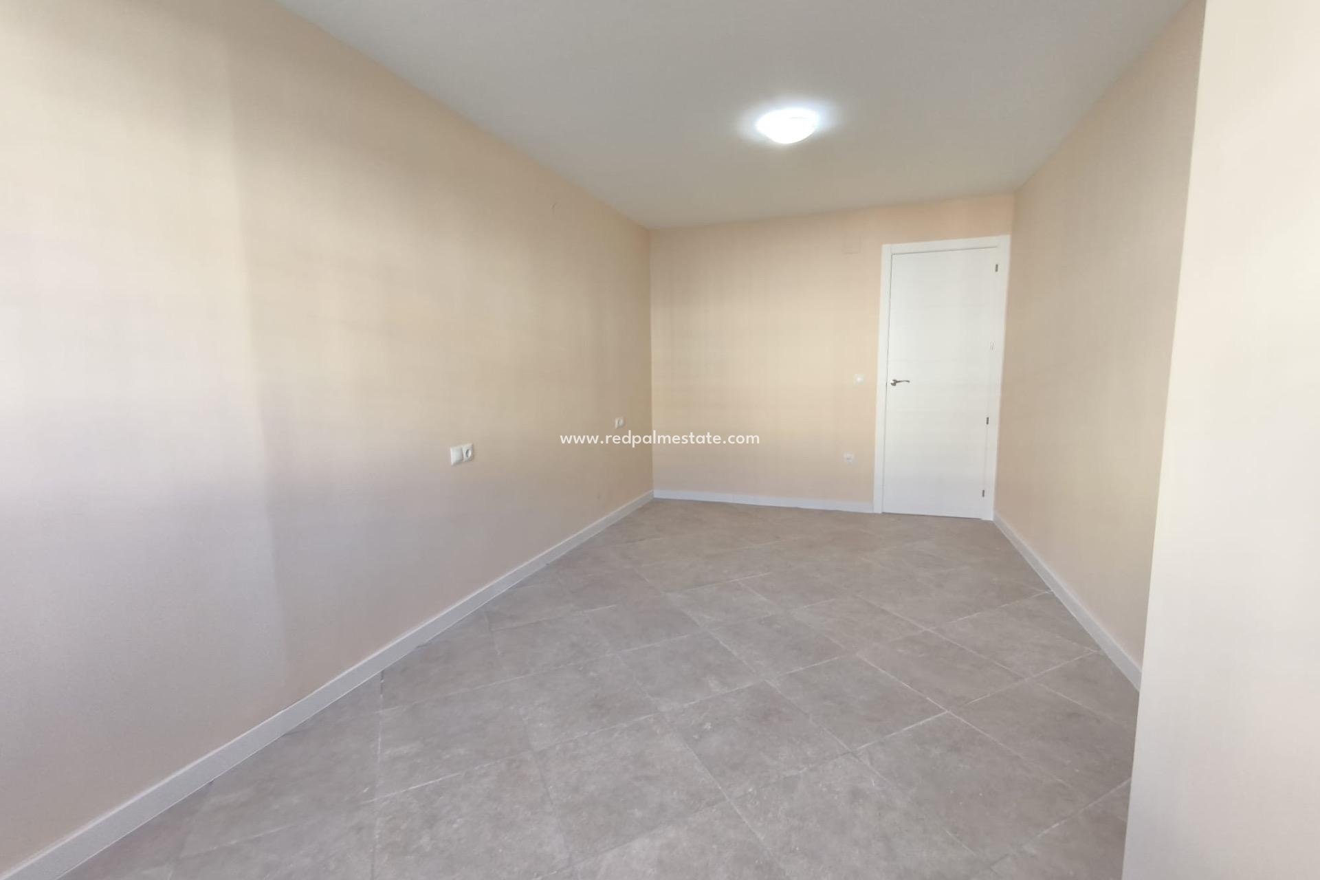 Återförsäljning - Bungalow -
Torrevieja - La Siesta - El Salado - Torreta