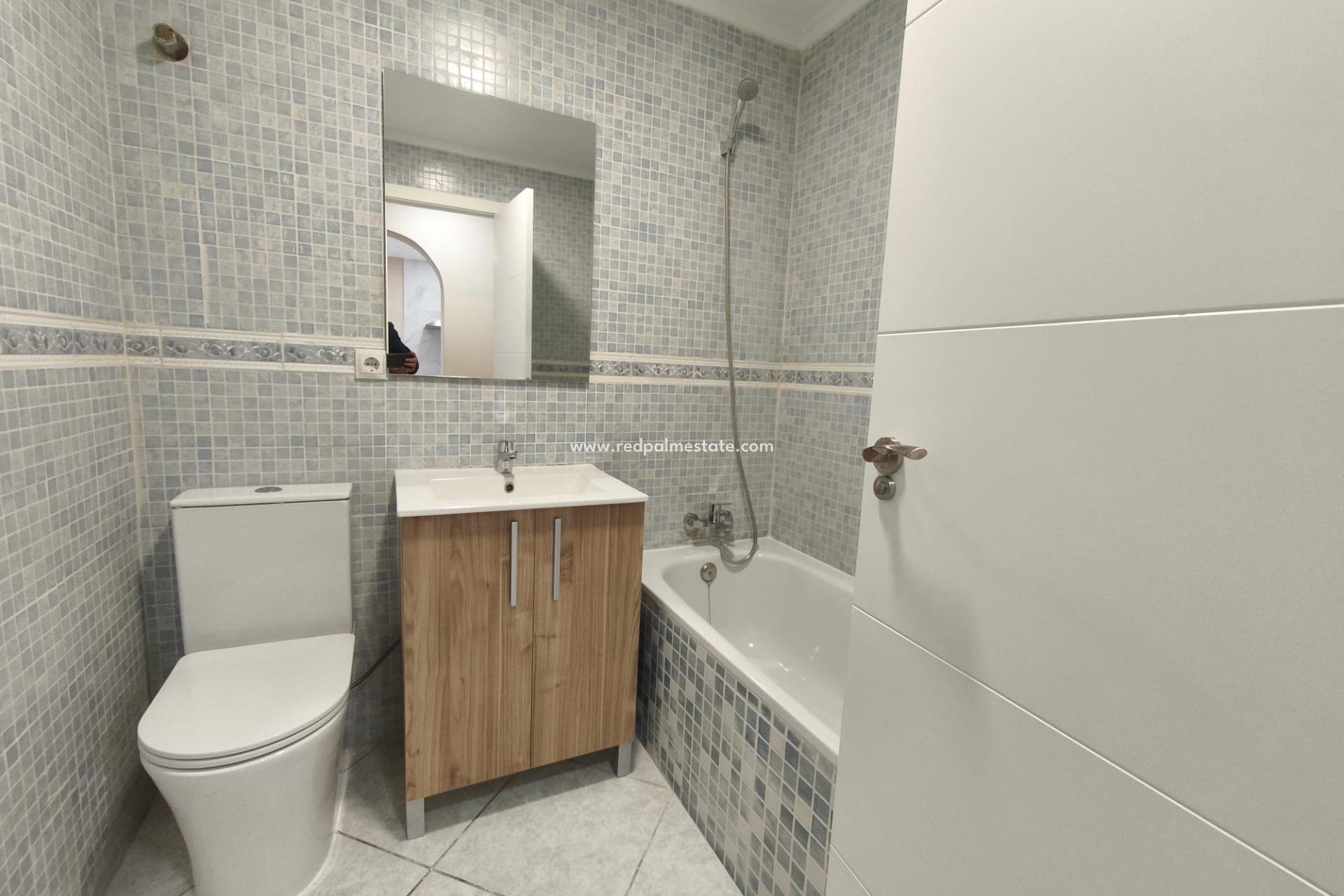 Återförsäljning - Bungalow -
Torrevieja - La Siesta - El Salado - Torreta