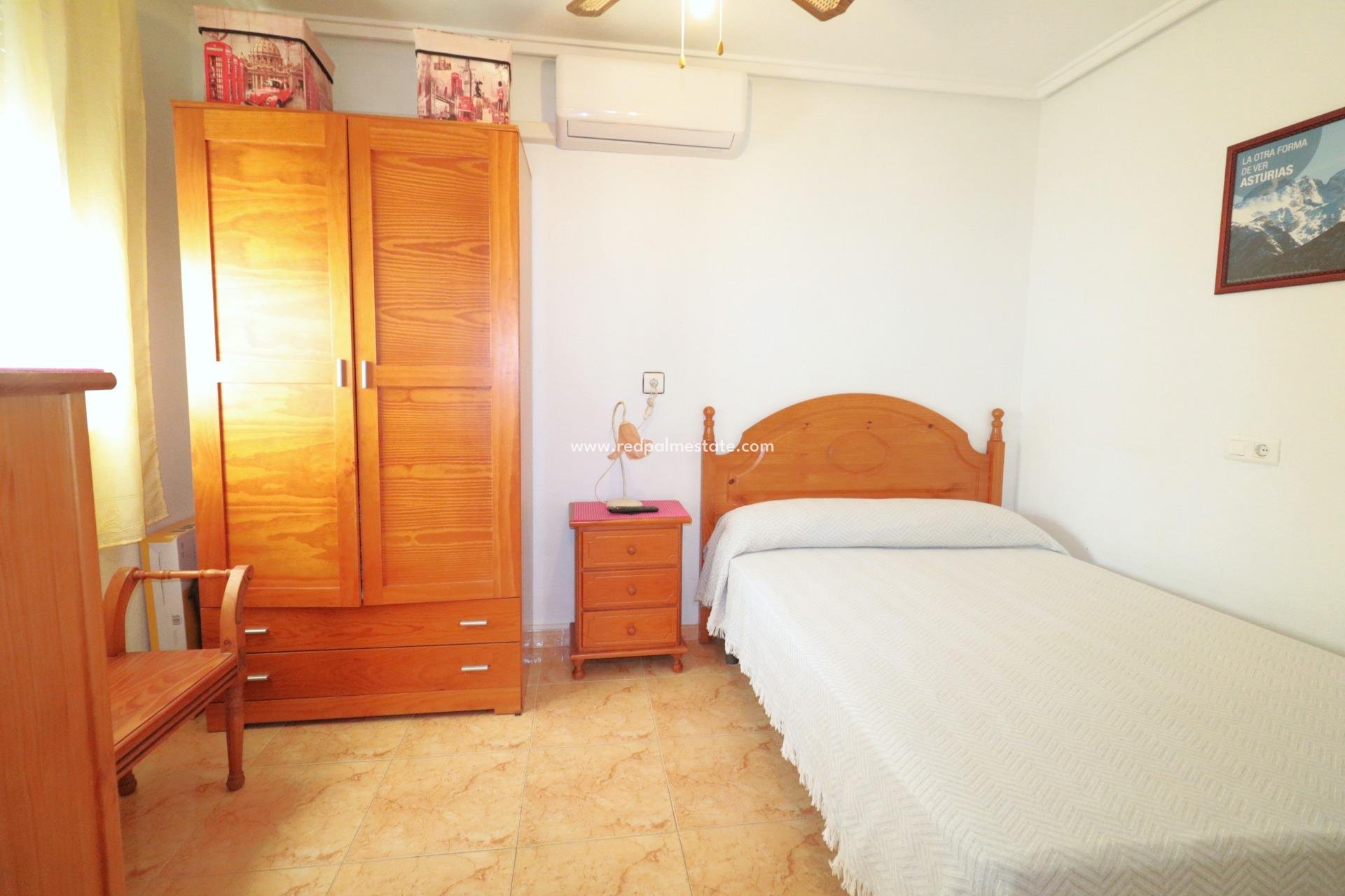 Återförsäljning - Bungalow -
Torrevieja - La Siesta - El Salado -  Torreta
