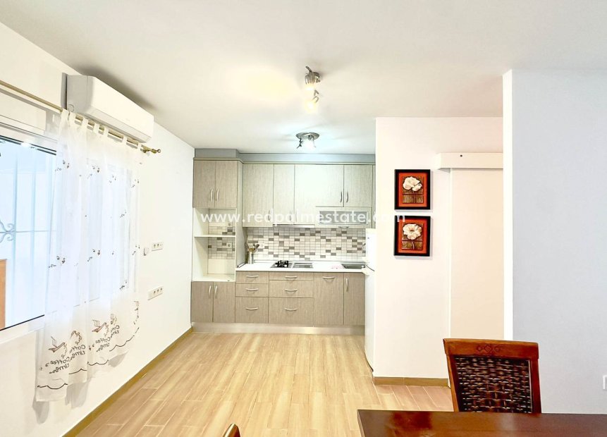 Återförsäljning - Bungalow -
Torrevieja - La Siesta - El Salado - Torreta