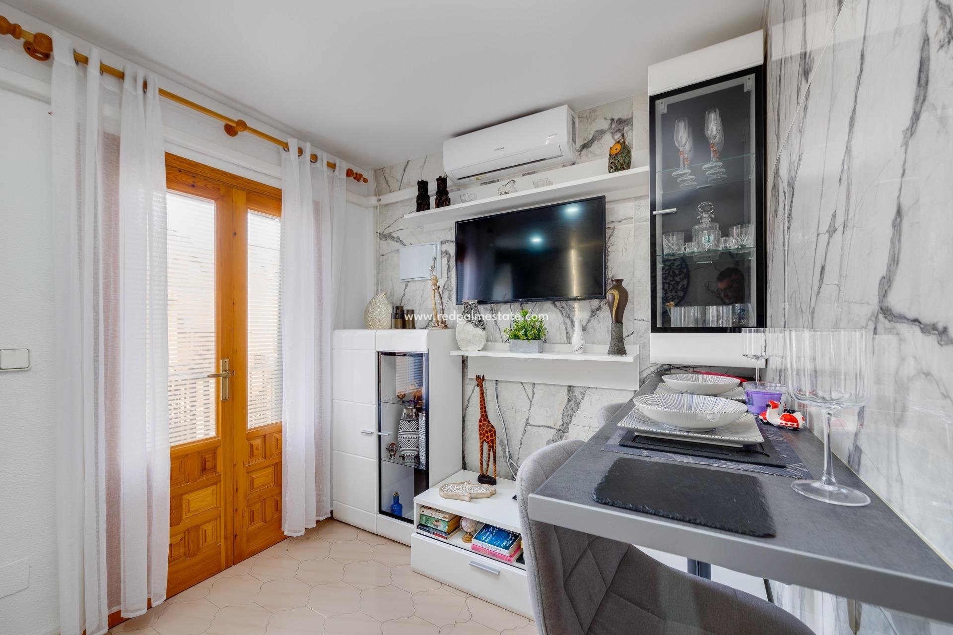 Återförsäljning - Bungalow -
Torrevieja - La Siesta - El Salado - Torreta