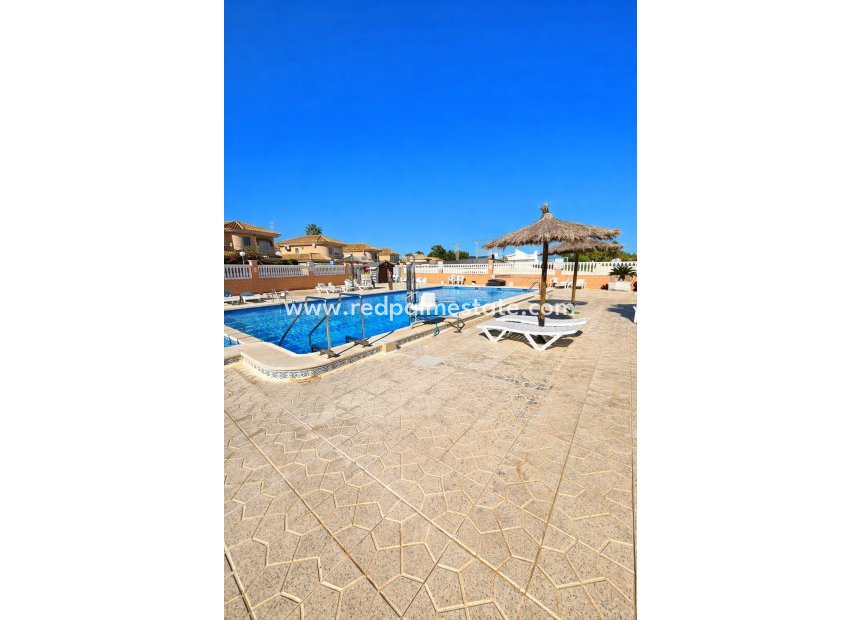 Återförsäljning - Bungalow -
Torrevieja - Los altos