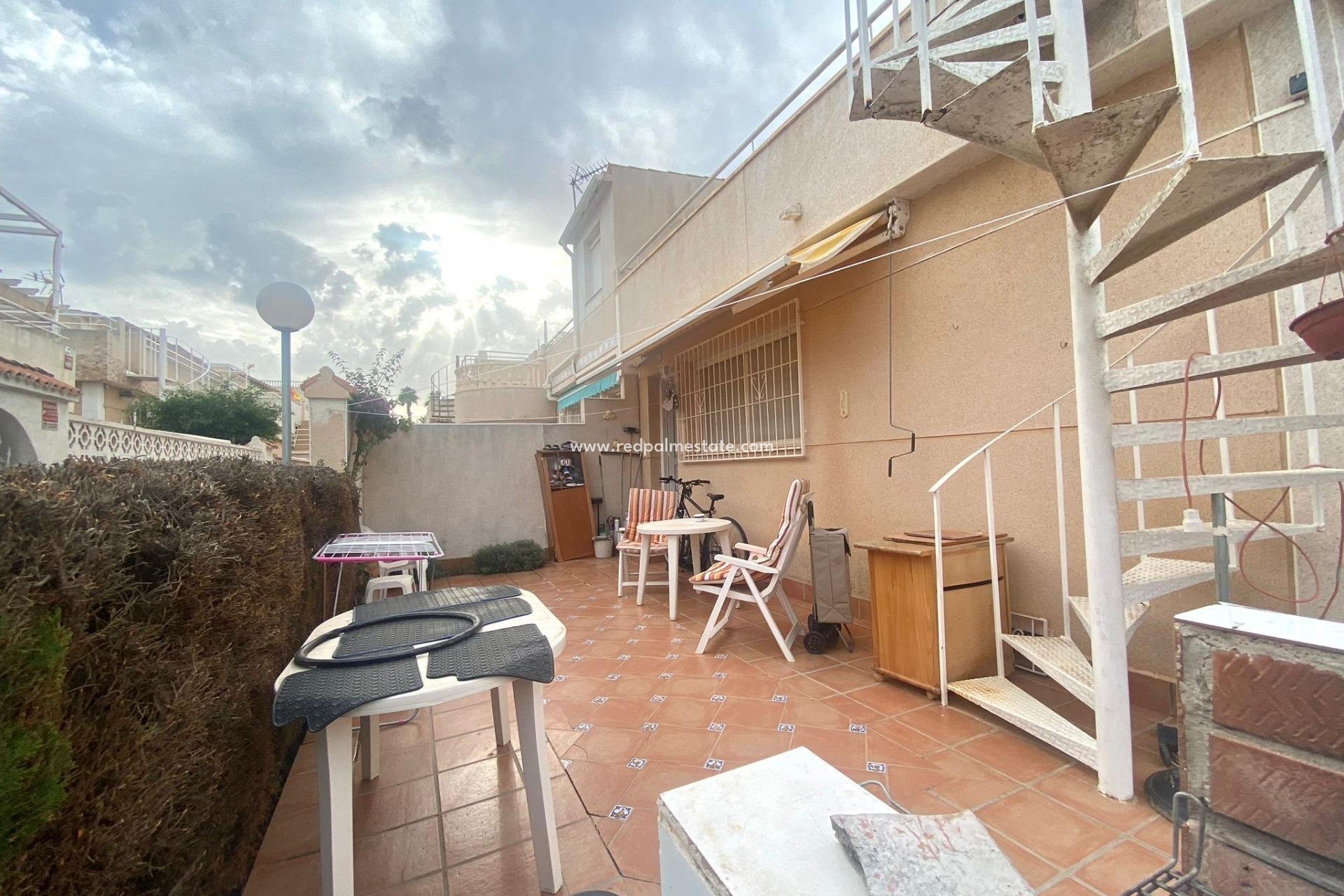 Återförsäljning - Bungalow -
Torrevieja - Los altos