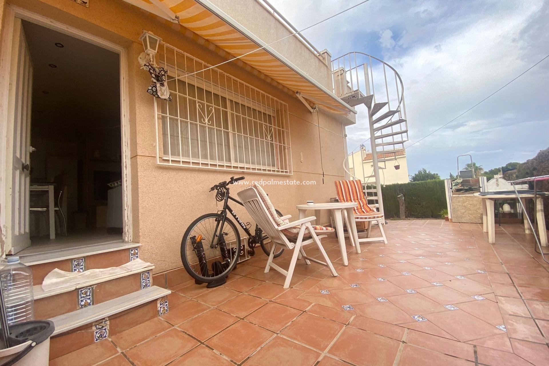 Återförsäljning - Bungalow -
Torrevieja - Los altos