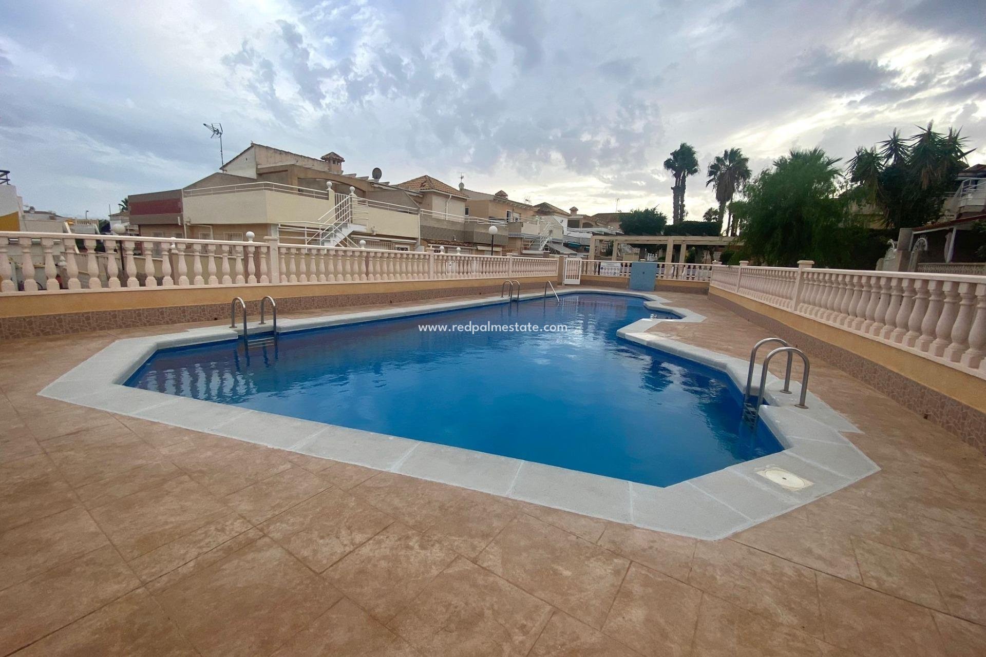 Återförsäljning - Bungalow -
Torrevieja - Los altos