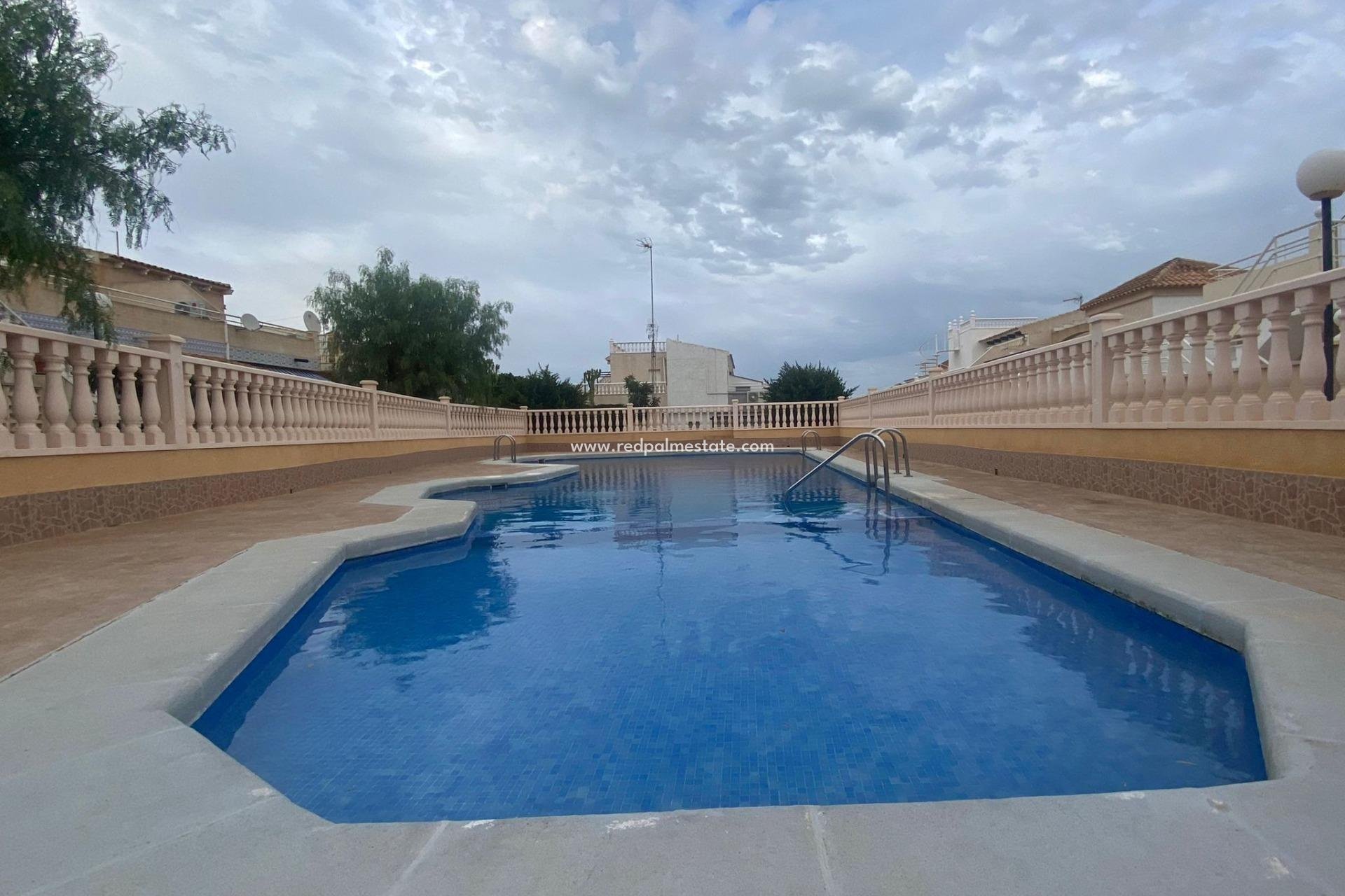 Återförsäljning - Bungalow -
Torrevieja - Los altos