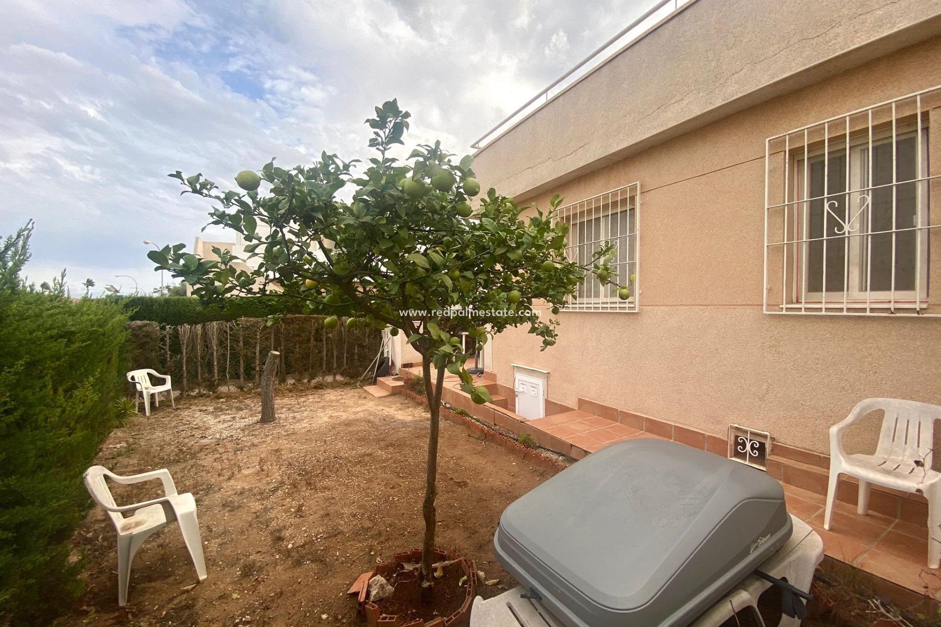 Återförsäljning - Bungalow -
Torrevieja - Los altos