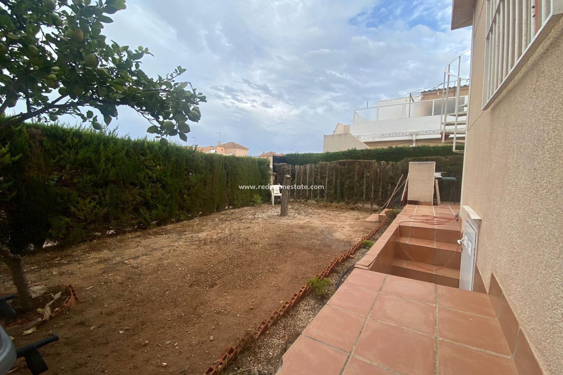 Återförsäljning - Bungalow -
Torrevieja - Los altos