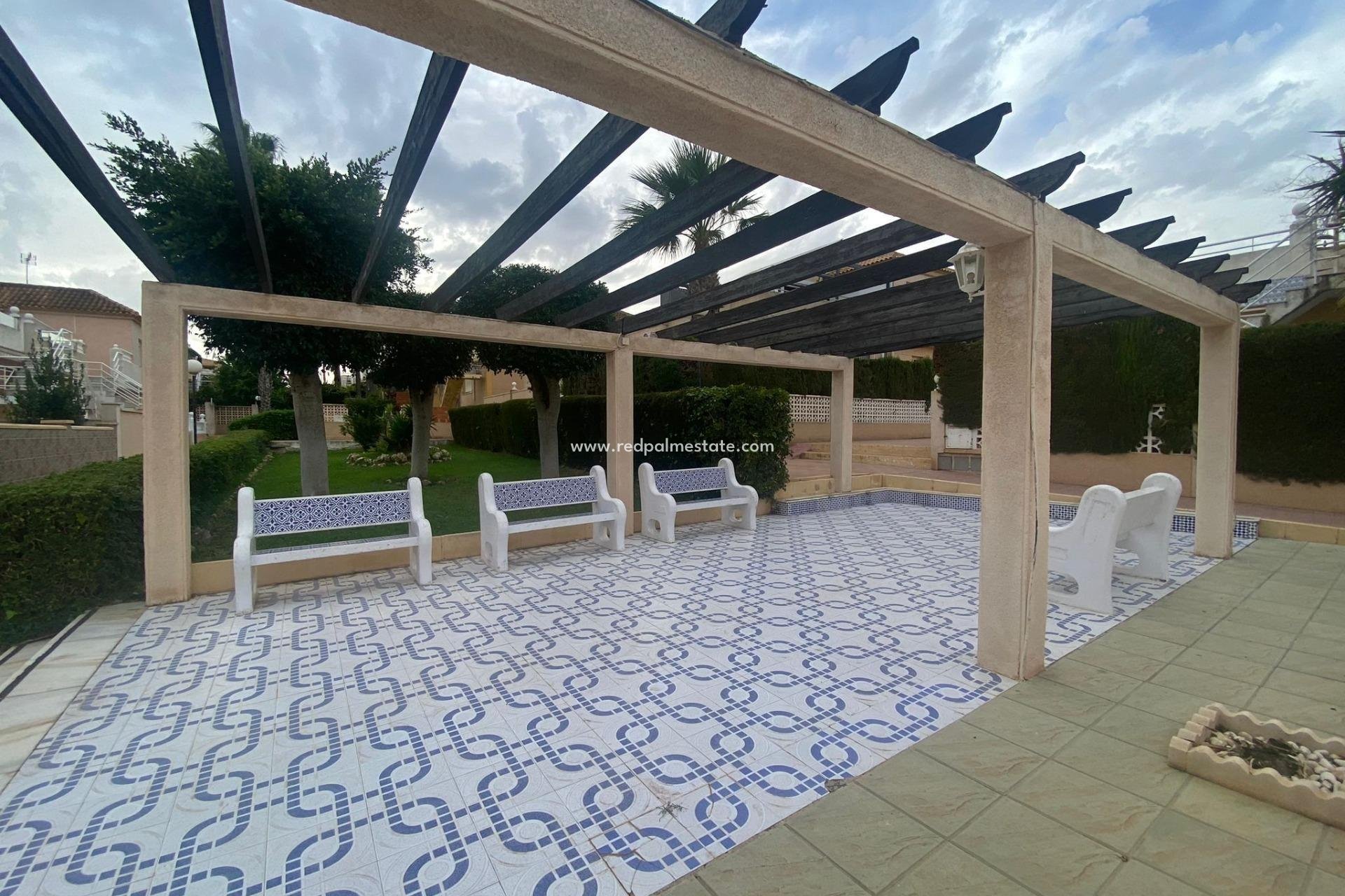 Återförsäljning - Bungalow -
Torrevieja - Los altos