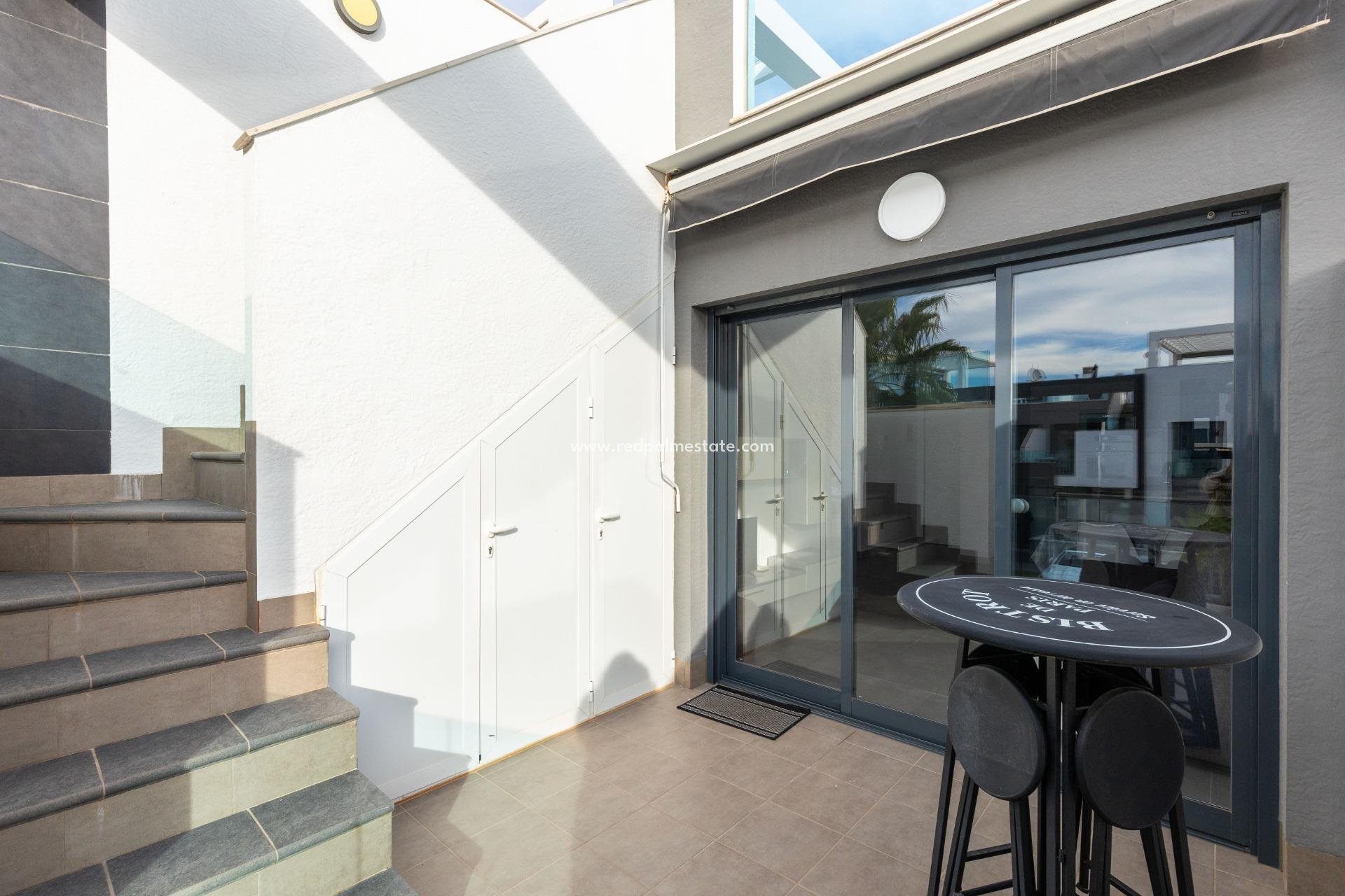 Återförsäljning - Bungalow -
Torrevieja - Los balcones