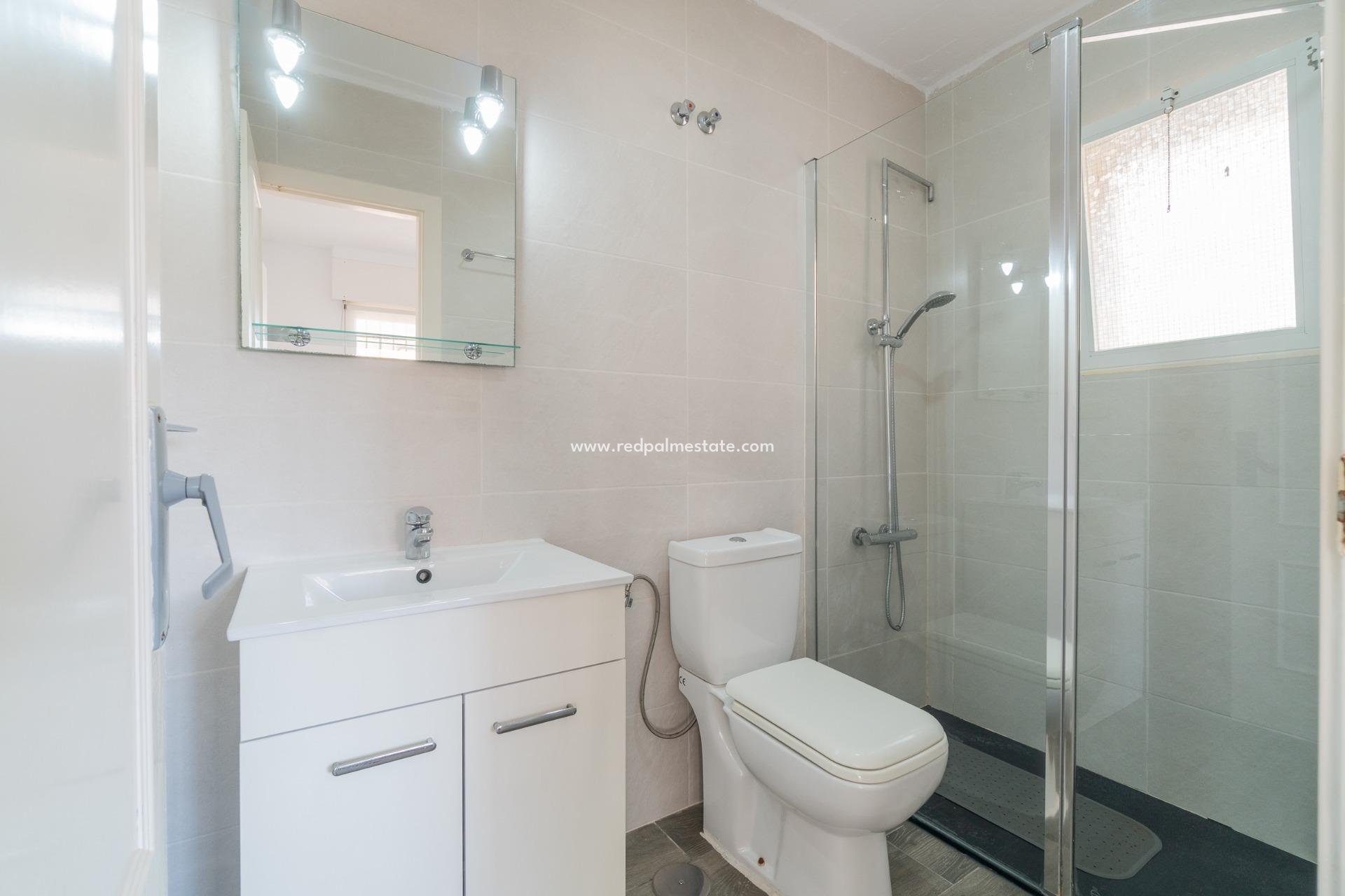 Återförsäljning - Bungalow -
Torrevieja - Los balcones