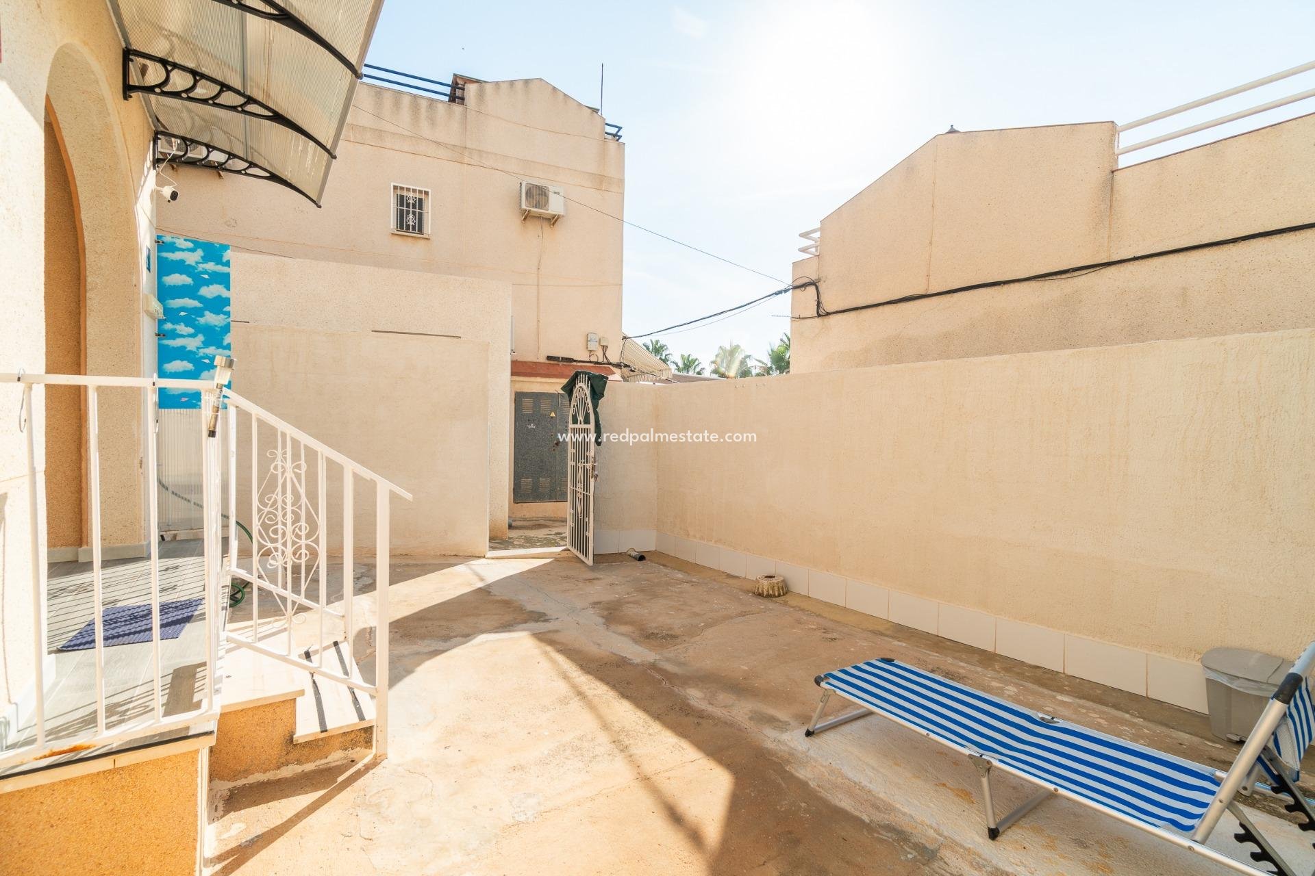 Återförsäljning - Bungalow -
Torrevieja - Los balcones