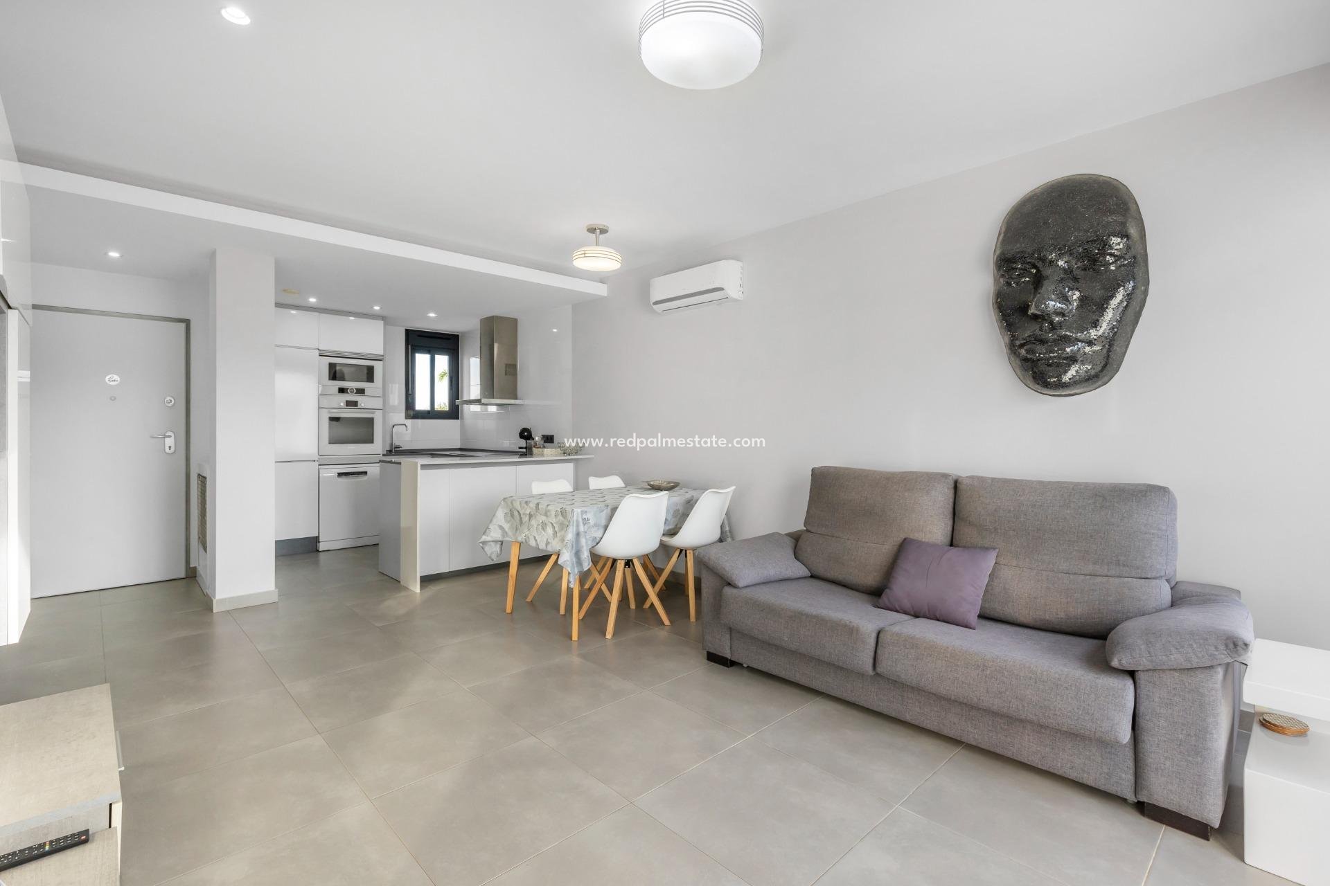 Återförsäljning - Bungalow -
Torrevieja - Los balcones