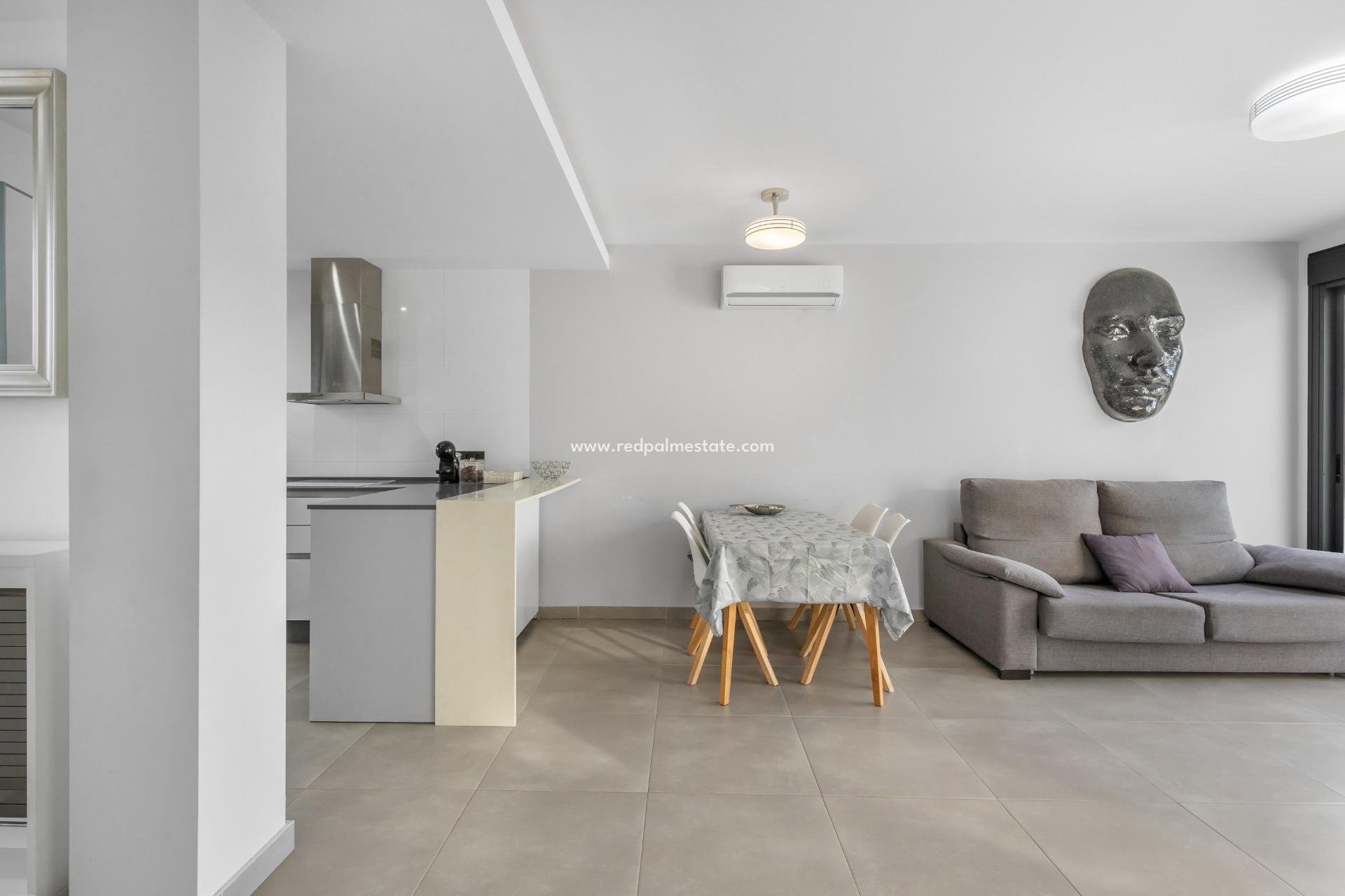 Återförsäljning - Bungalow -
Torrevieja - Los balcones