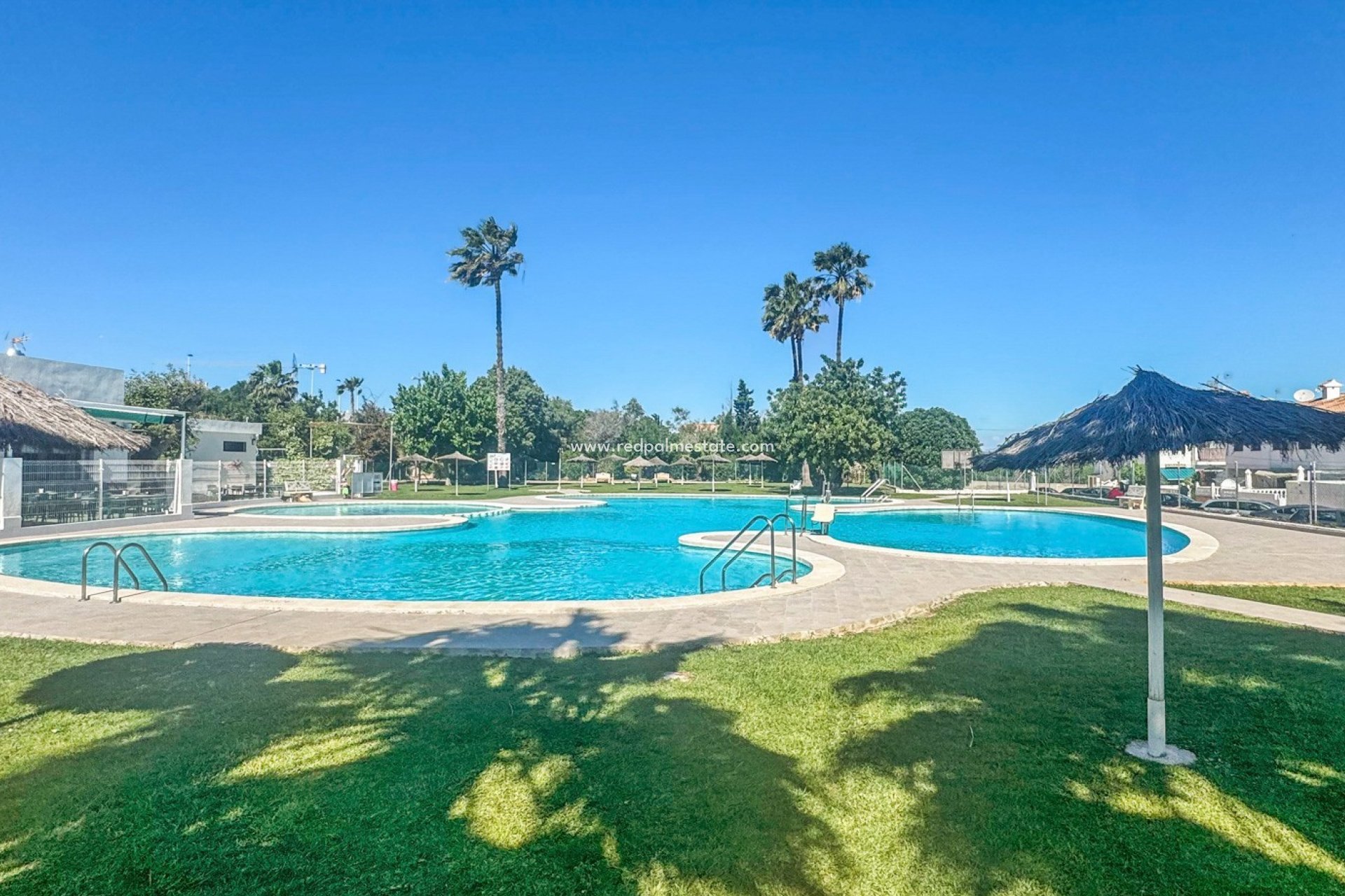 Återförsäljning - Bungalow -
Torrevieja - Los balcones