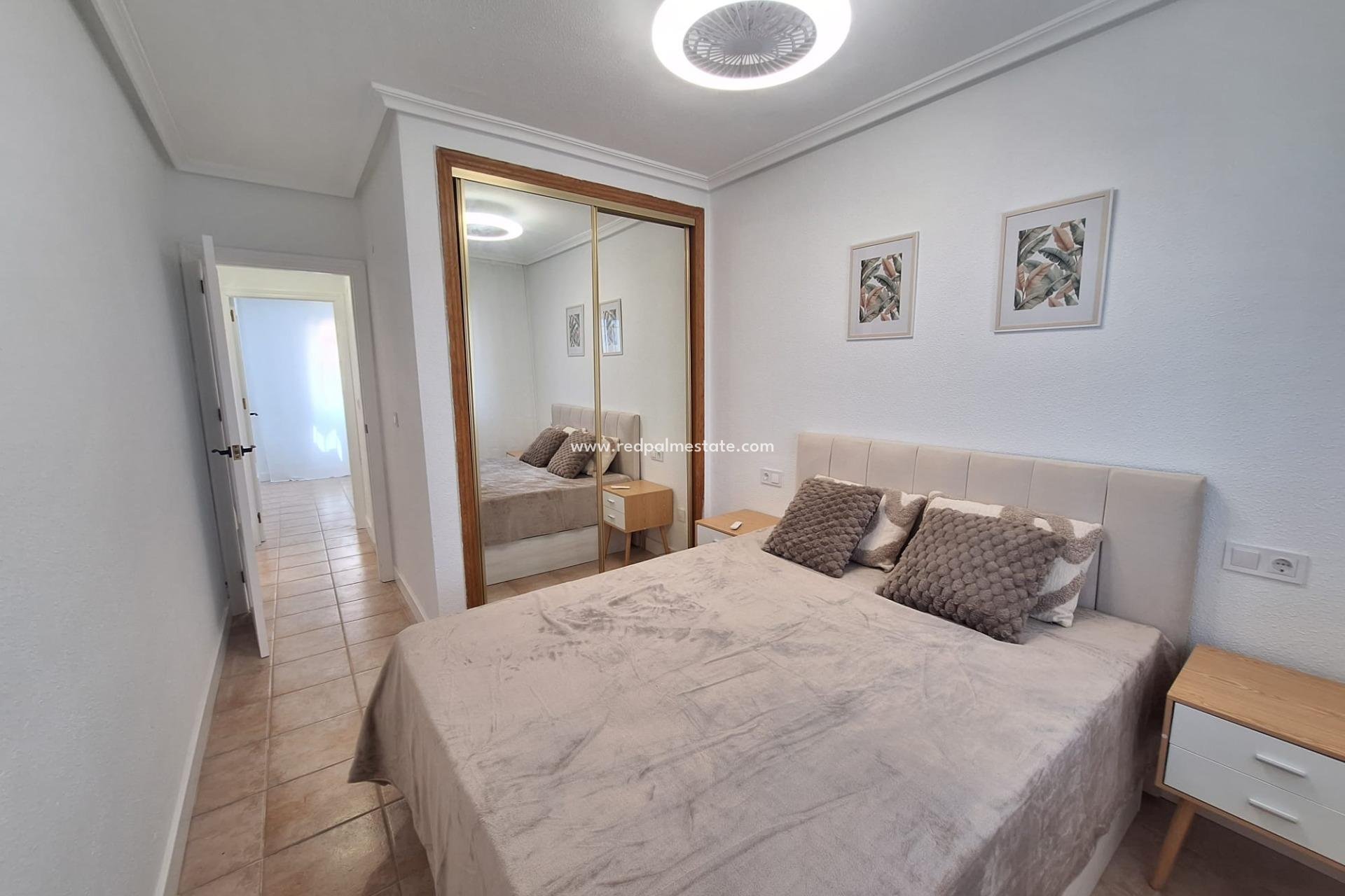 Återförsäljning - Bungalow -
Torrevieja - Nueva Torrevieja - Aguas Nuevas