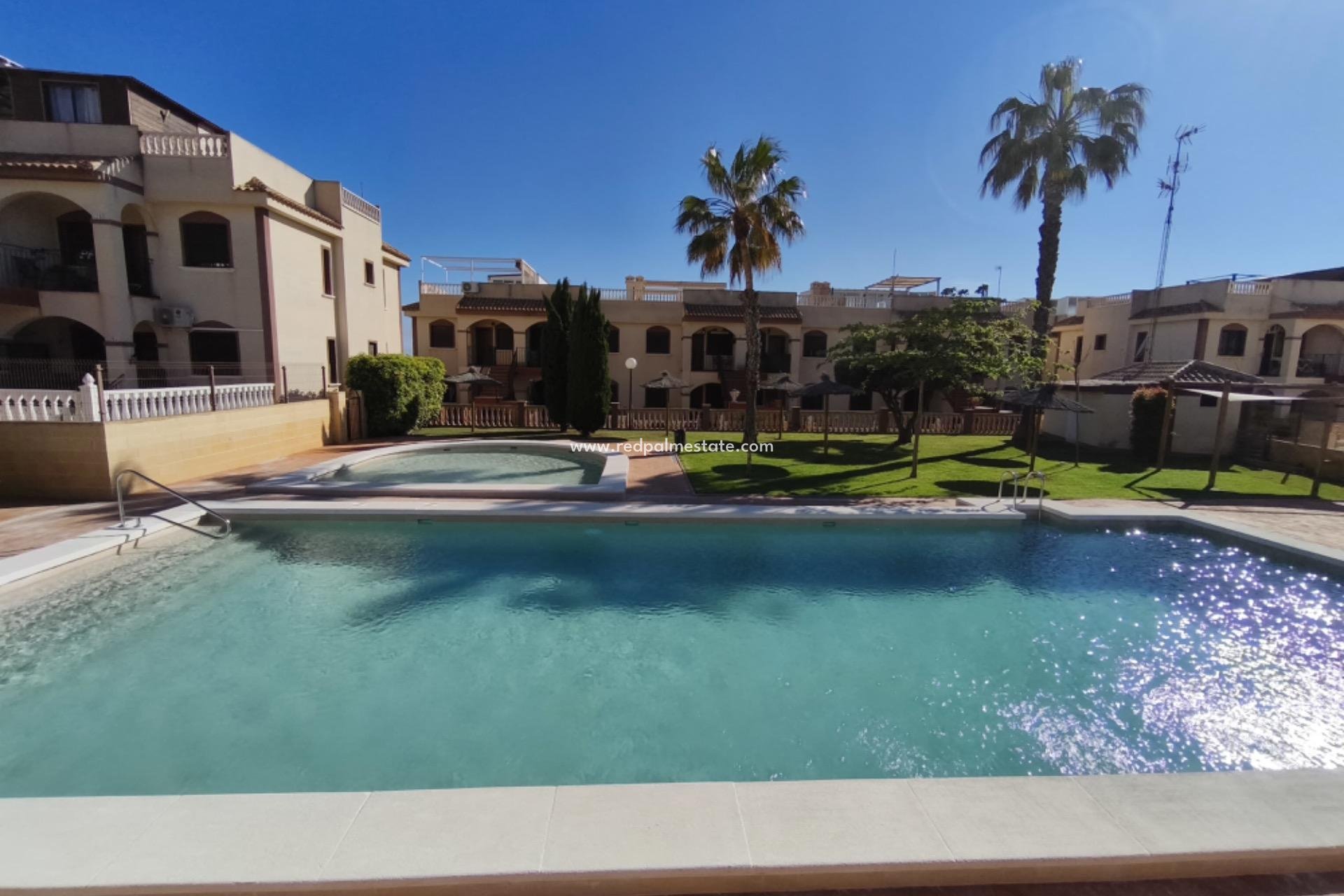 Återförsäljning - Bungalow -
Torrevieja - Parque Acuático - Sector 25