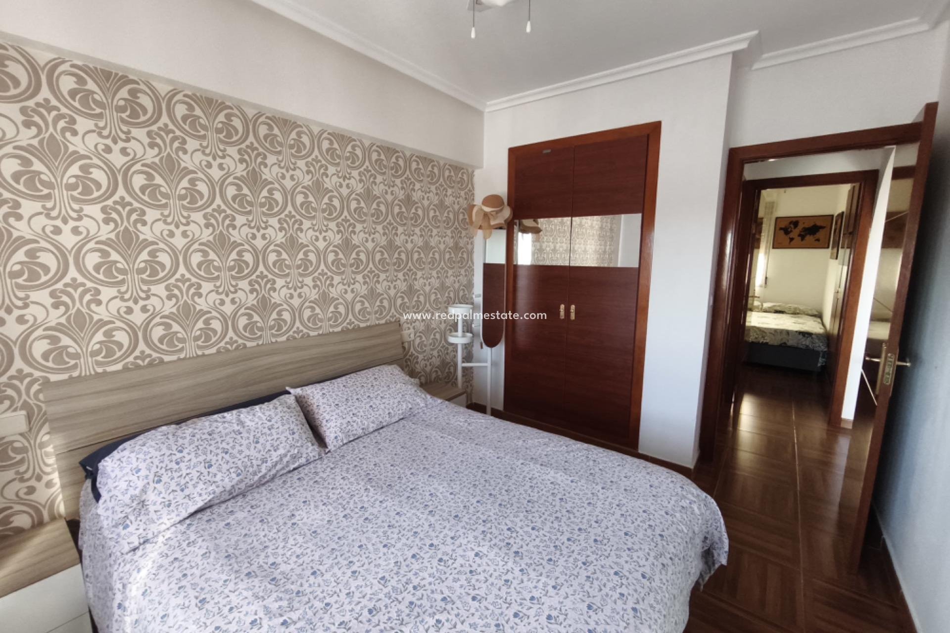 Återförsäljning - Bungalow -
Torrevieja - Parque Acuático - Sector 25