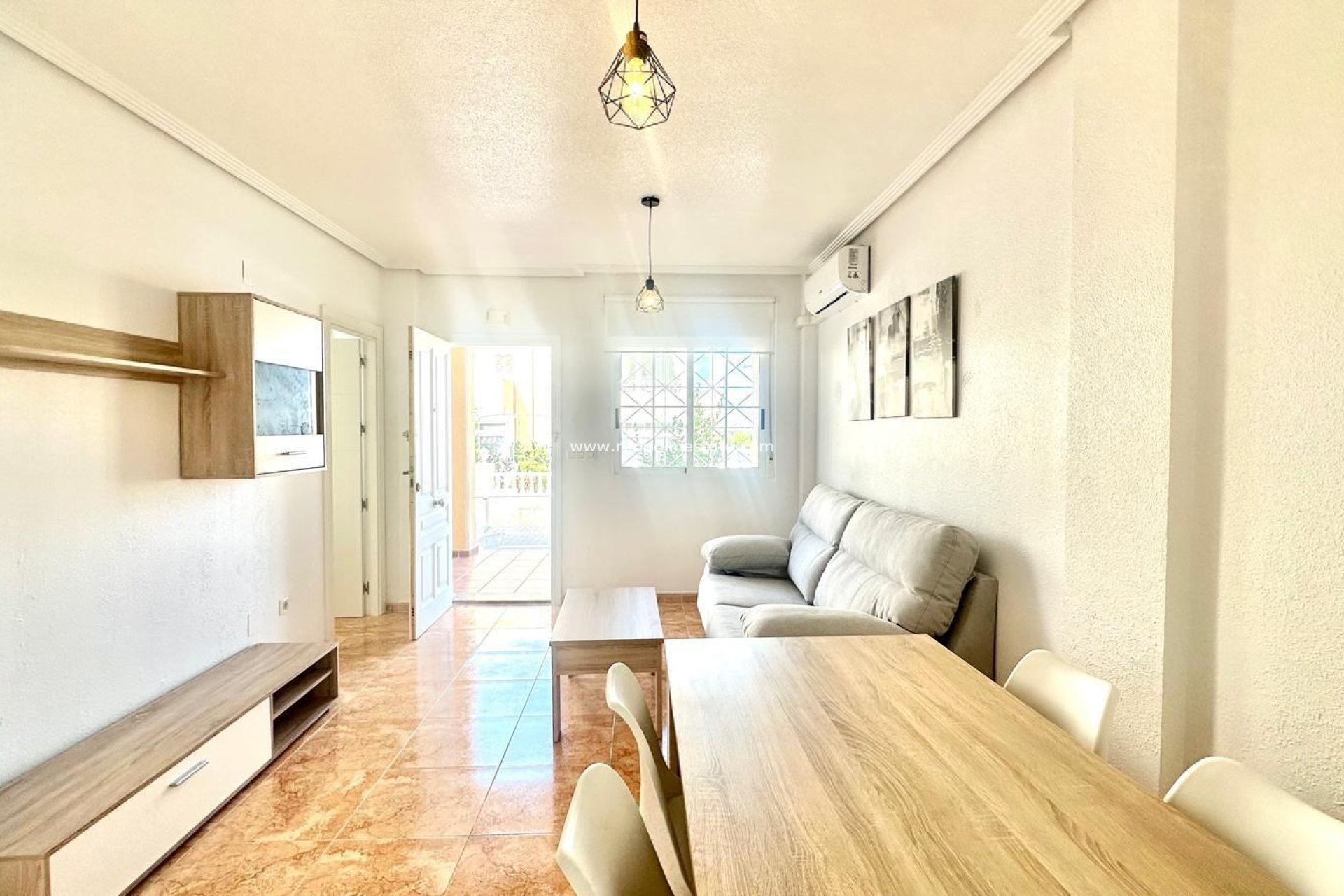 Återförsäljning - Bungalow -
Torrevieja - Playa de los Locos