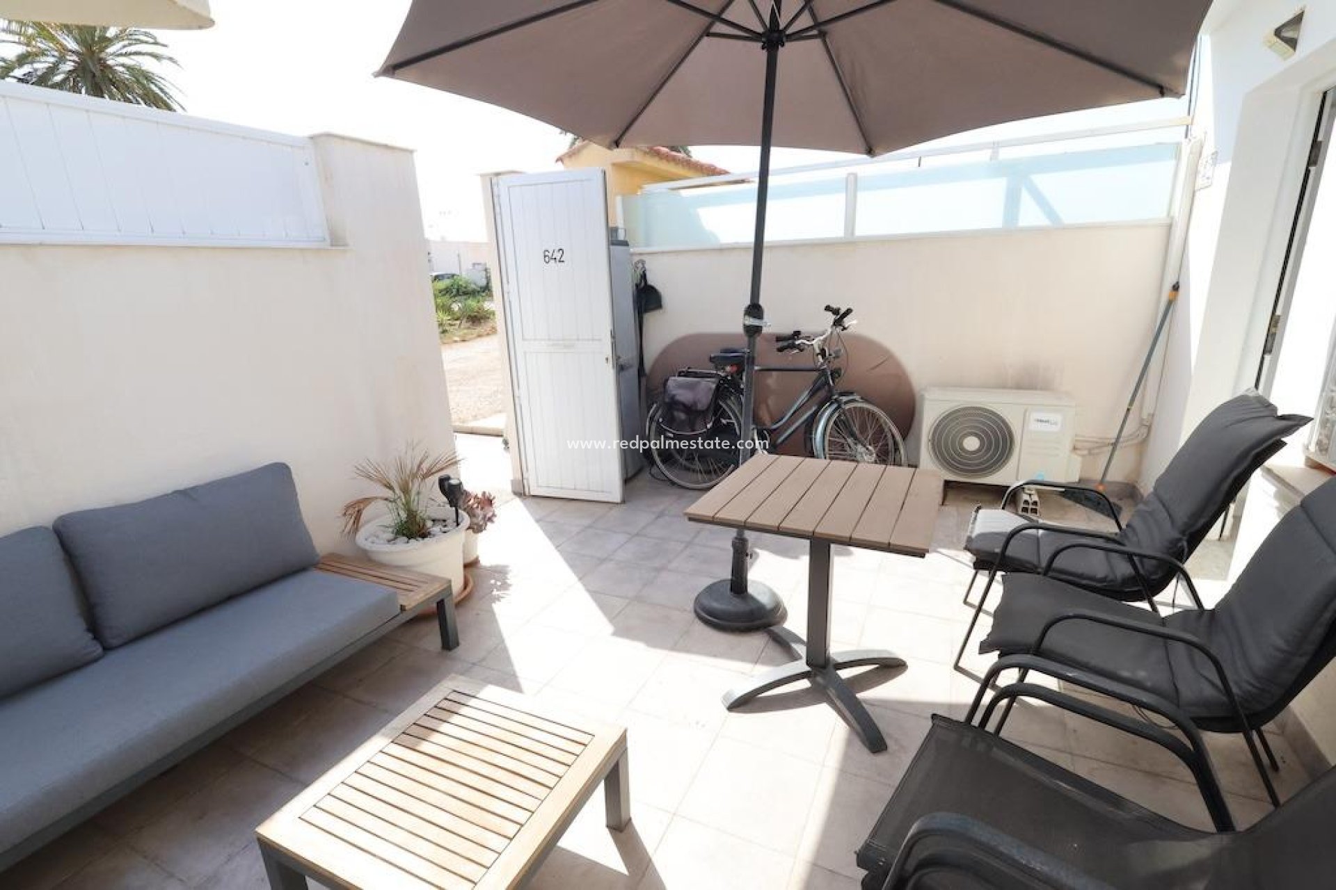 Återförsäljning - Bungalow -
Torrevieja