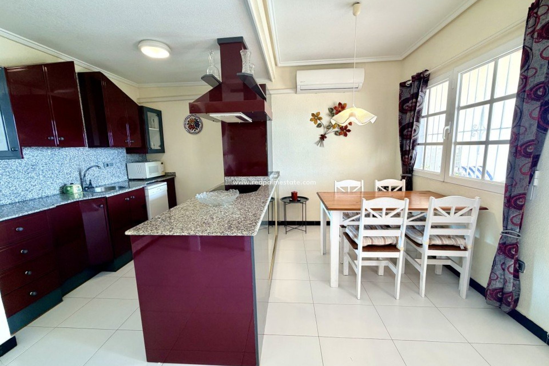 Återförsäljning - Bungalow -
Torrevieja