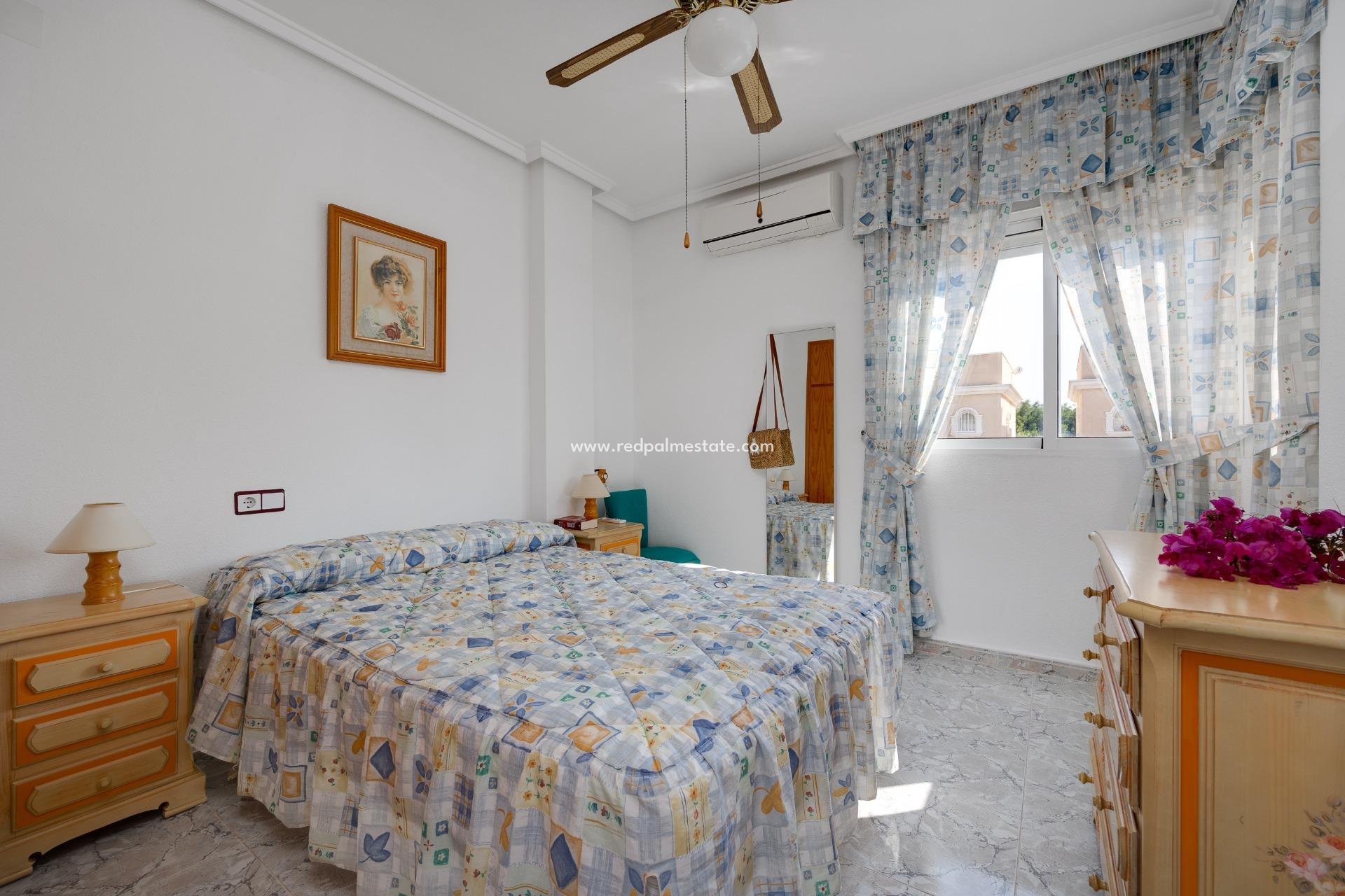 Återförsäljning - Duplex -
Torrevieja - Aguas Nuevas 2