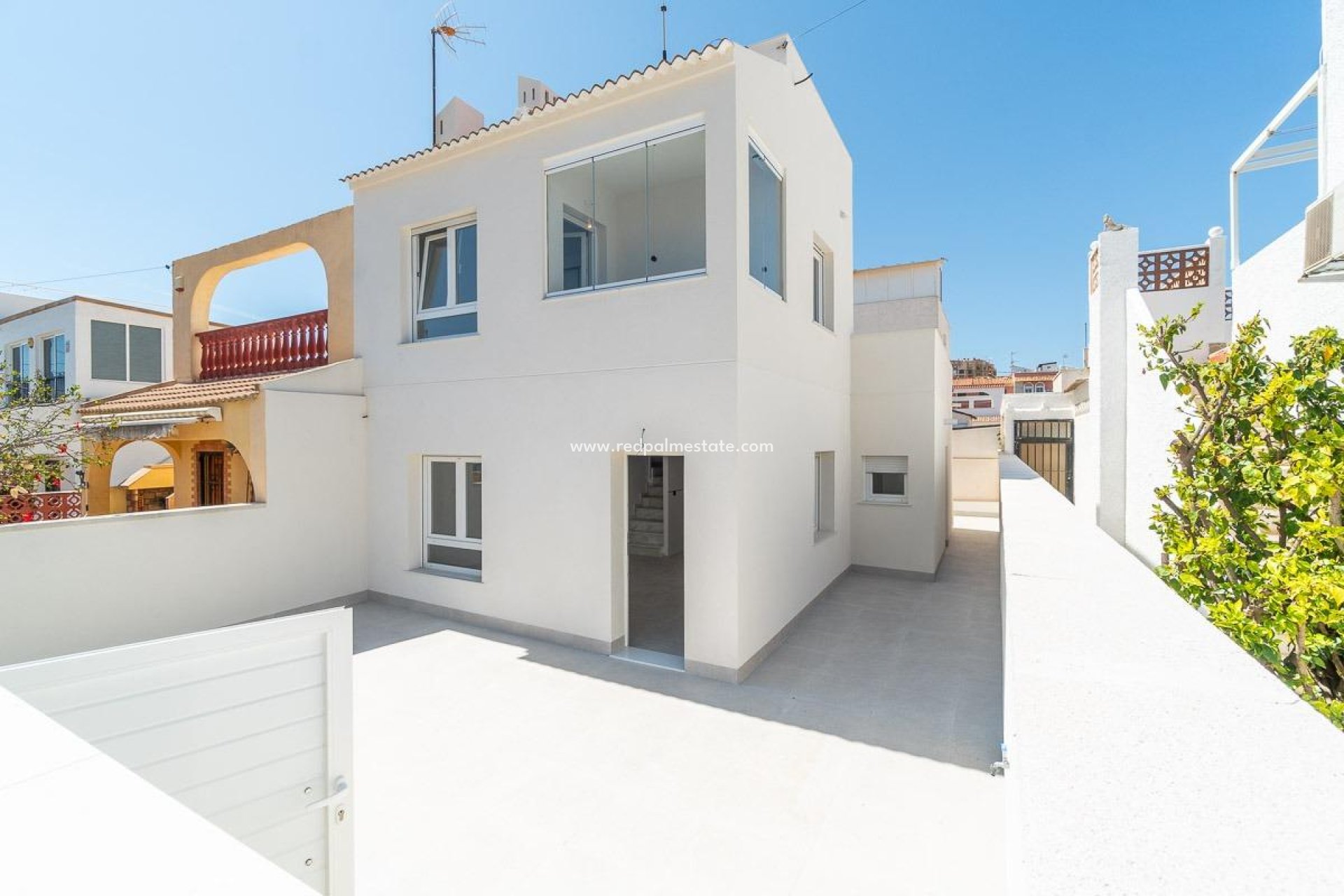 Återförsäljning - Duplex -
Torrevieja - Aguas Nuevas