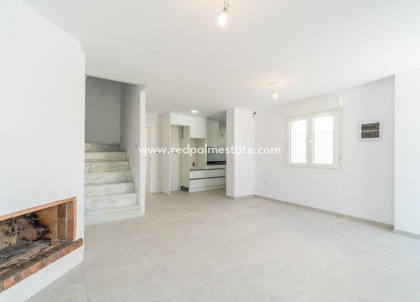 Återförsäljning - Duplex -
Torrevieja - Aguas Nuevas