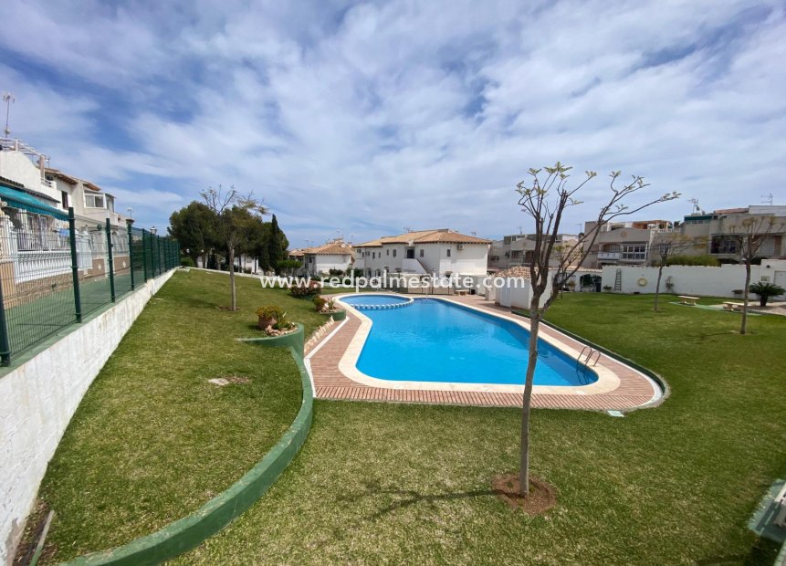 Återförsäljning - Duplex -
Torrevieja - Lago jardin