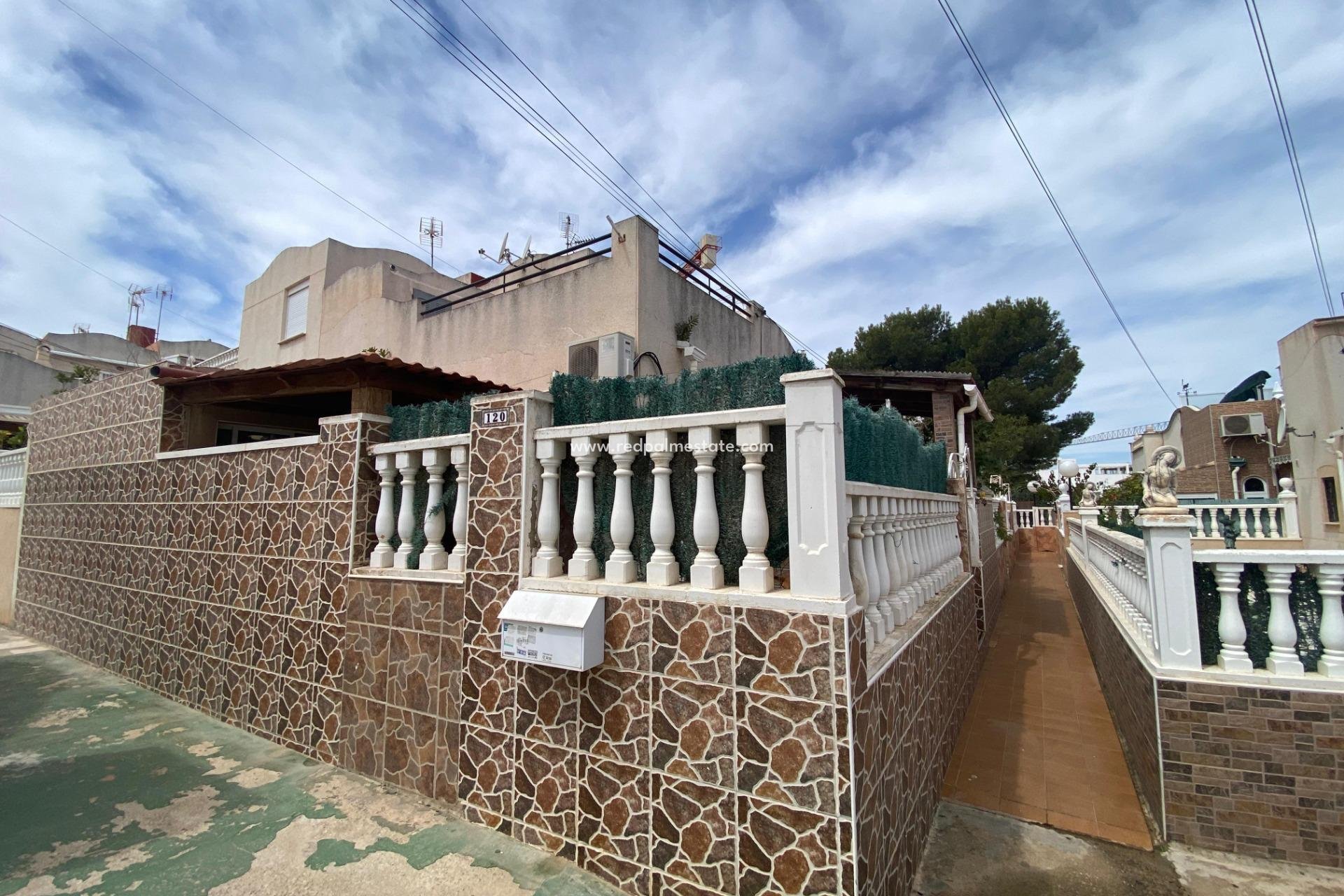 Återförsäljning - Duplex -
Torrevieja - Lago jardin