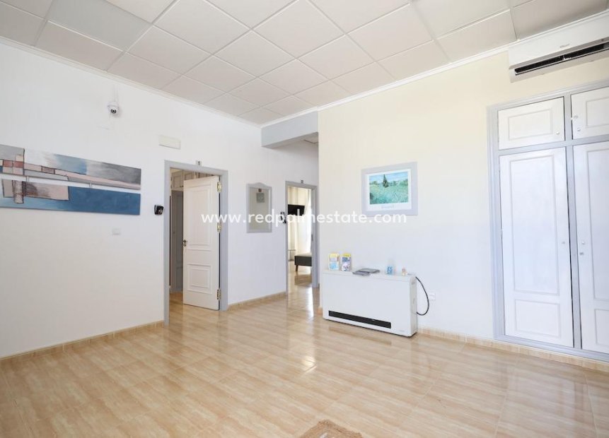 Återförsäljning - Företag -
San Miguel de Salinas - Urbanizaciones